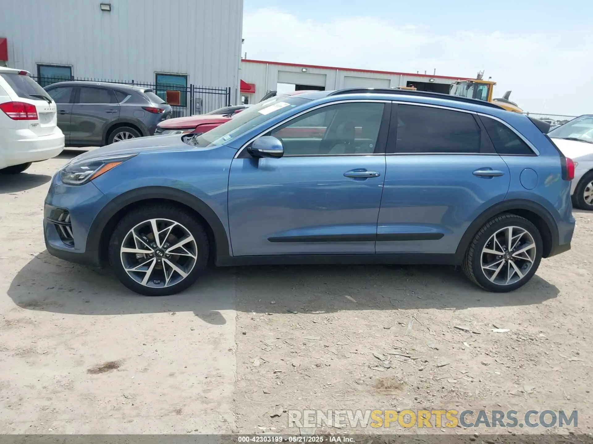 14 Photograph of a damaged car KNDCC3LC1L5394630 KIA NIRO 2020