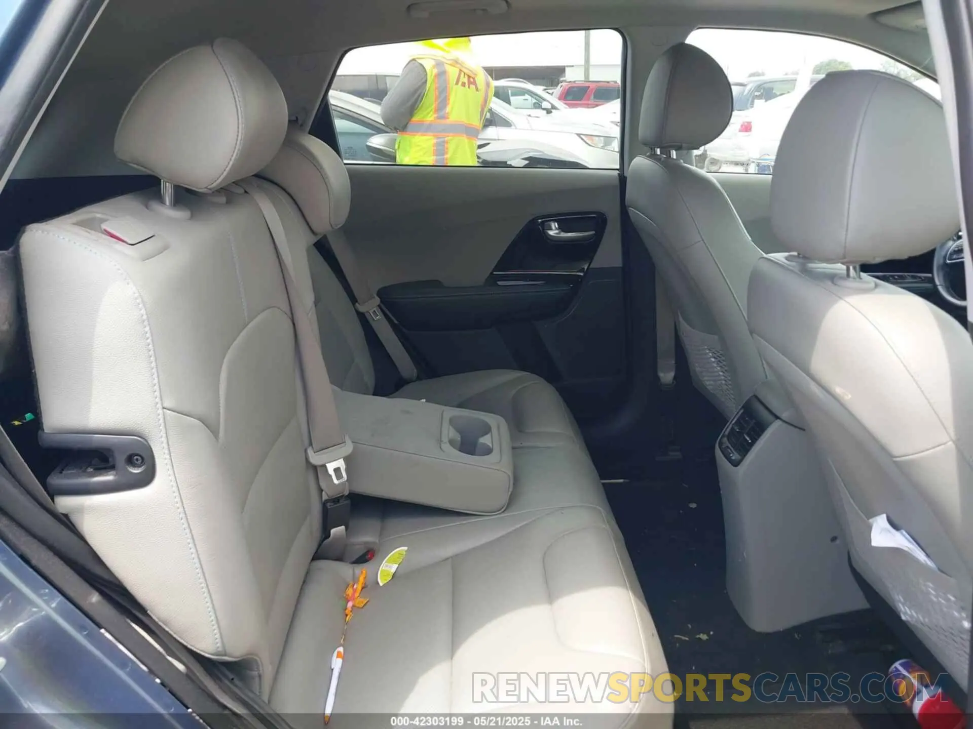 8 Photograph of a damaged car KNDCC3LC1L5394630 KIA NIRO 2020
