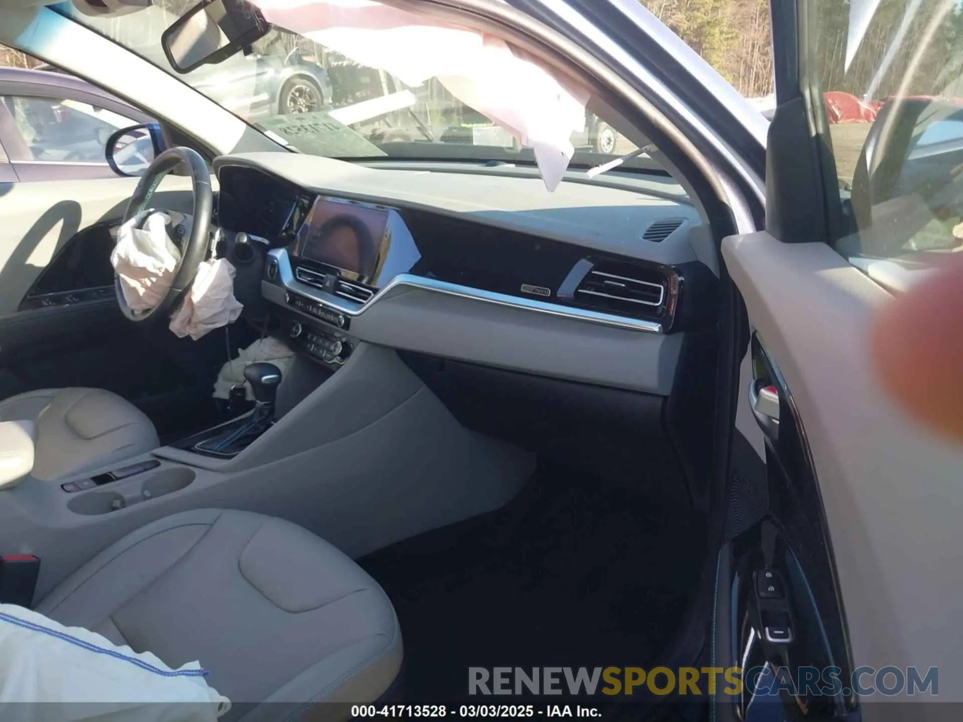 5 Photograph of a damaged car KNDCC3LC5L5421702 KIA NIRO 2020