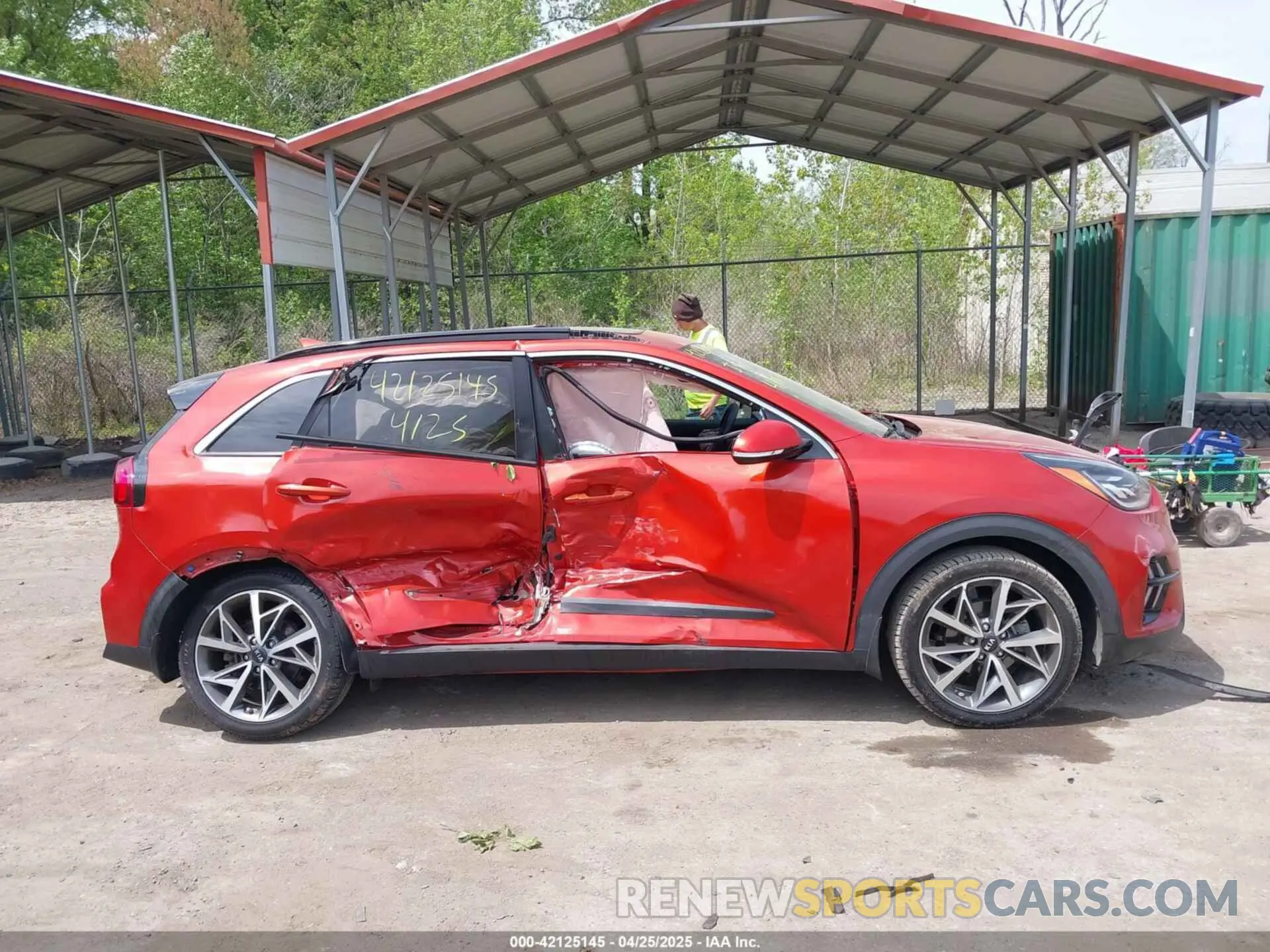 13 Photograph of a damaged car KNDCC3LC7L5393563 KIA NIRO 2020