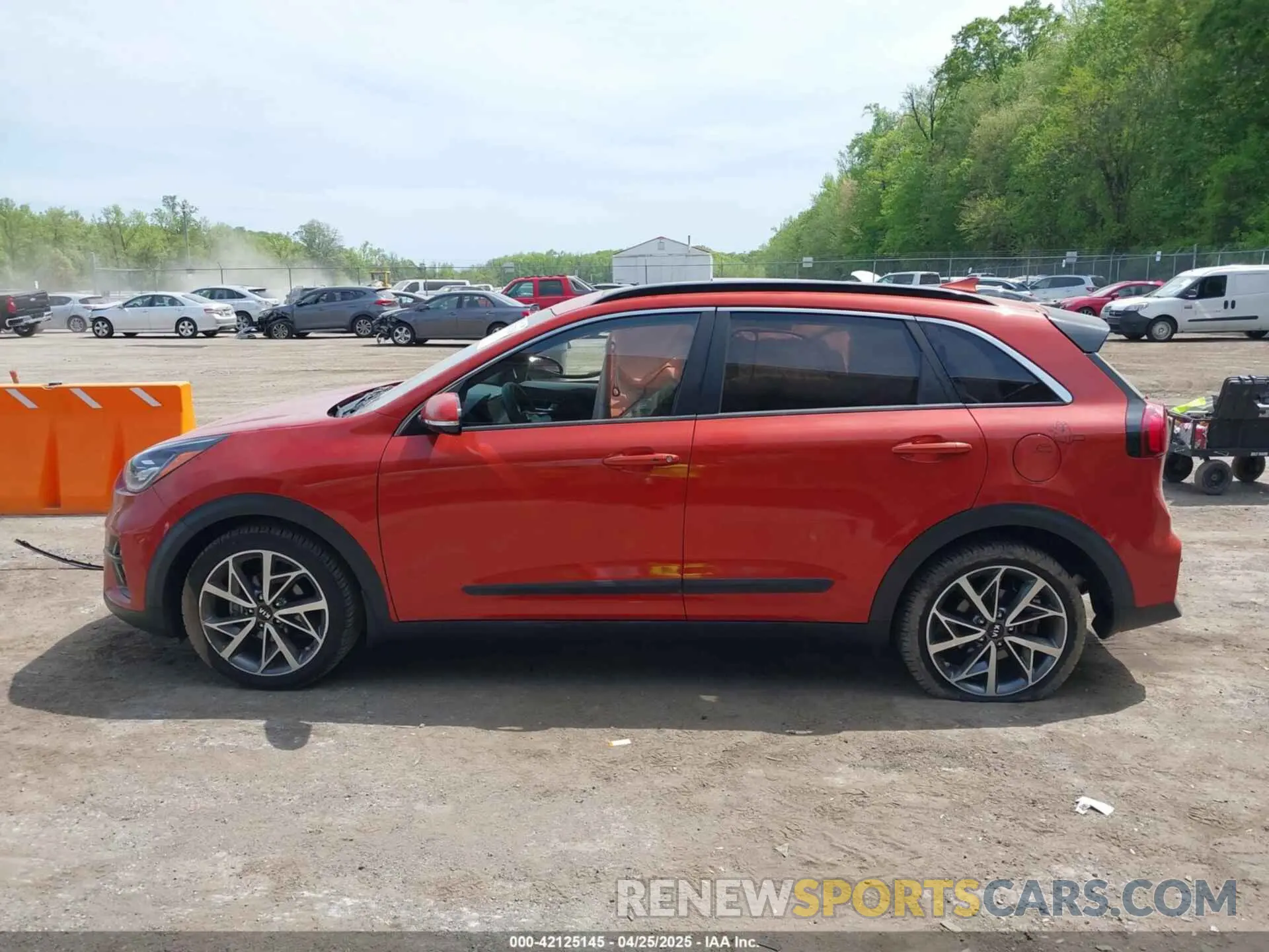 14 Photograph of a damaged car KNDCC3LC7L5393563 KIA NIRO 2020