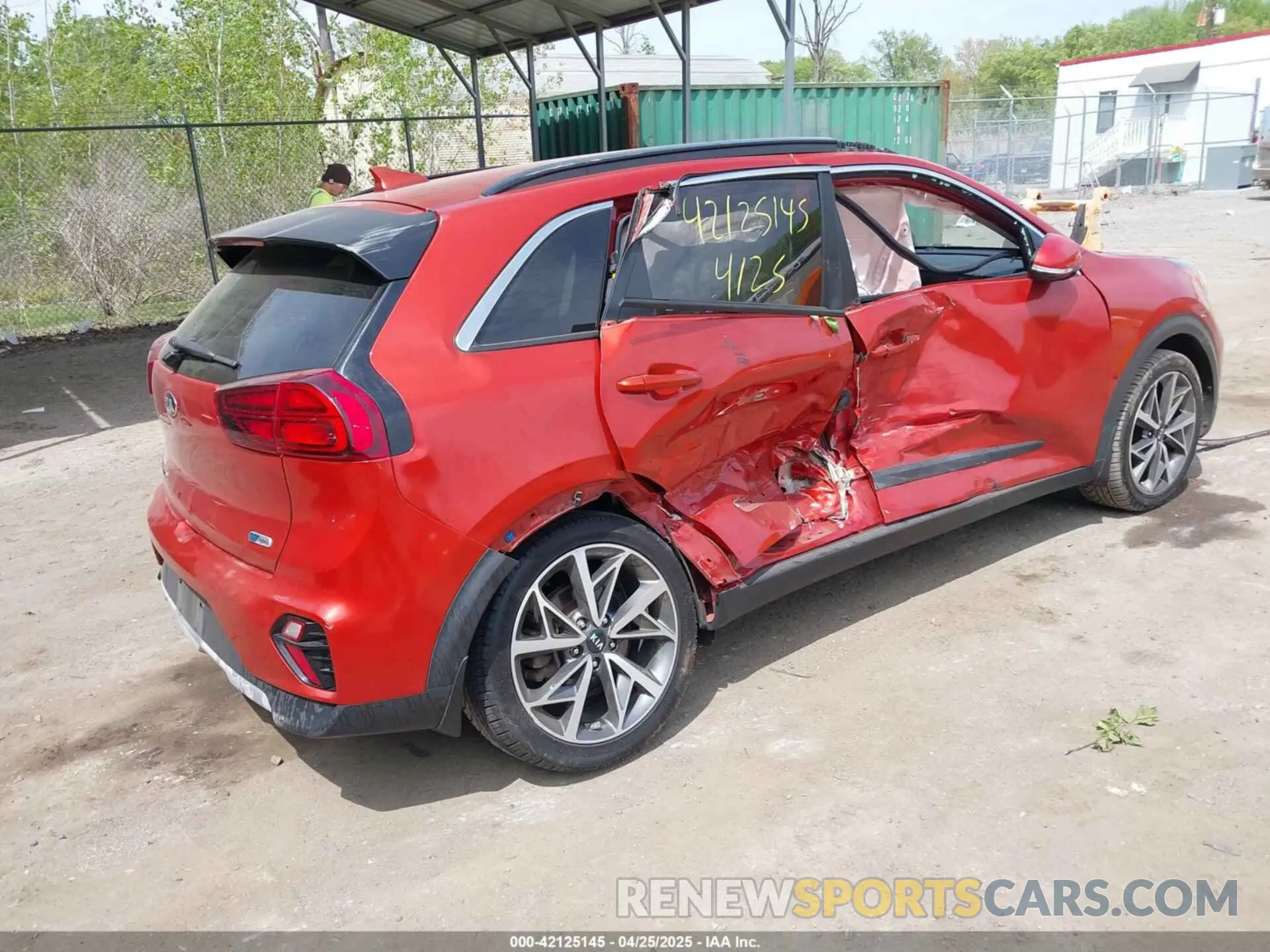 4 Photograph of a damaged car KNDCC3LC7L5393563 KIA NIRO 2020