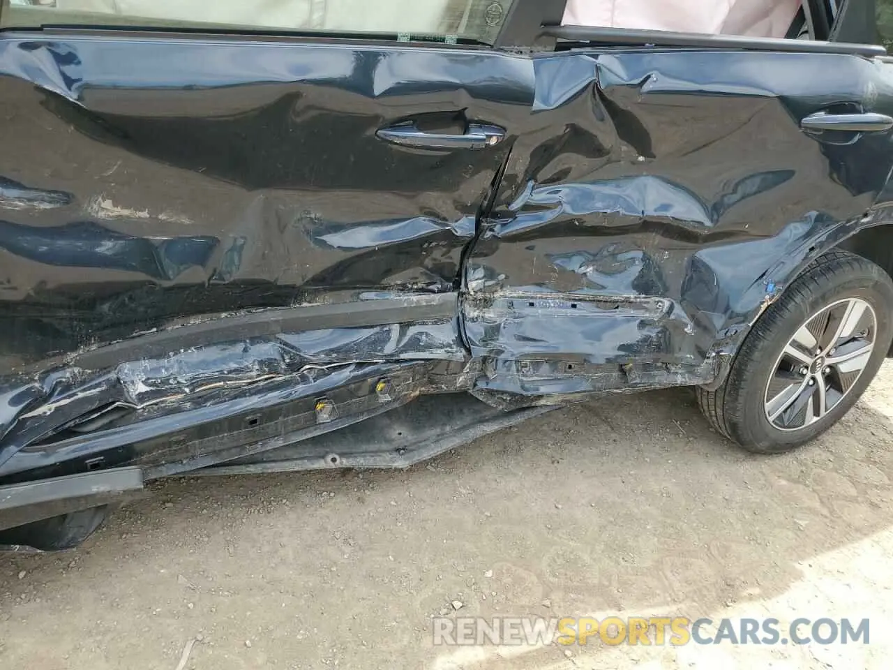 12 Photograph of a damaged car KNDCC3LC7L5428571 KIA NIRO 2020