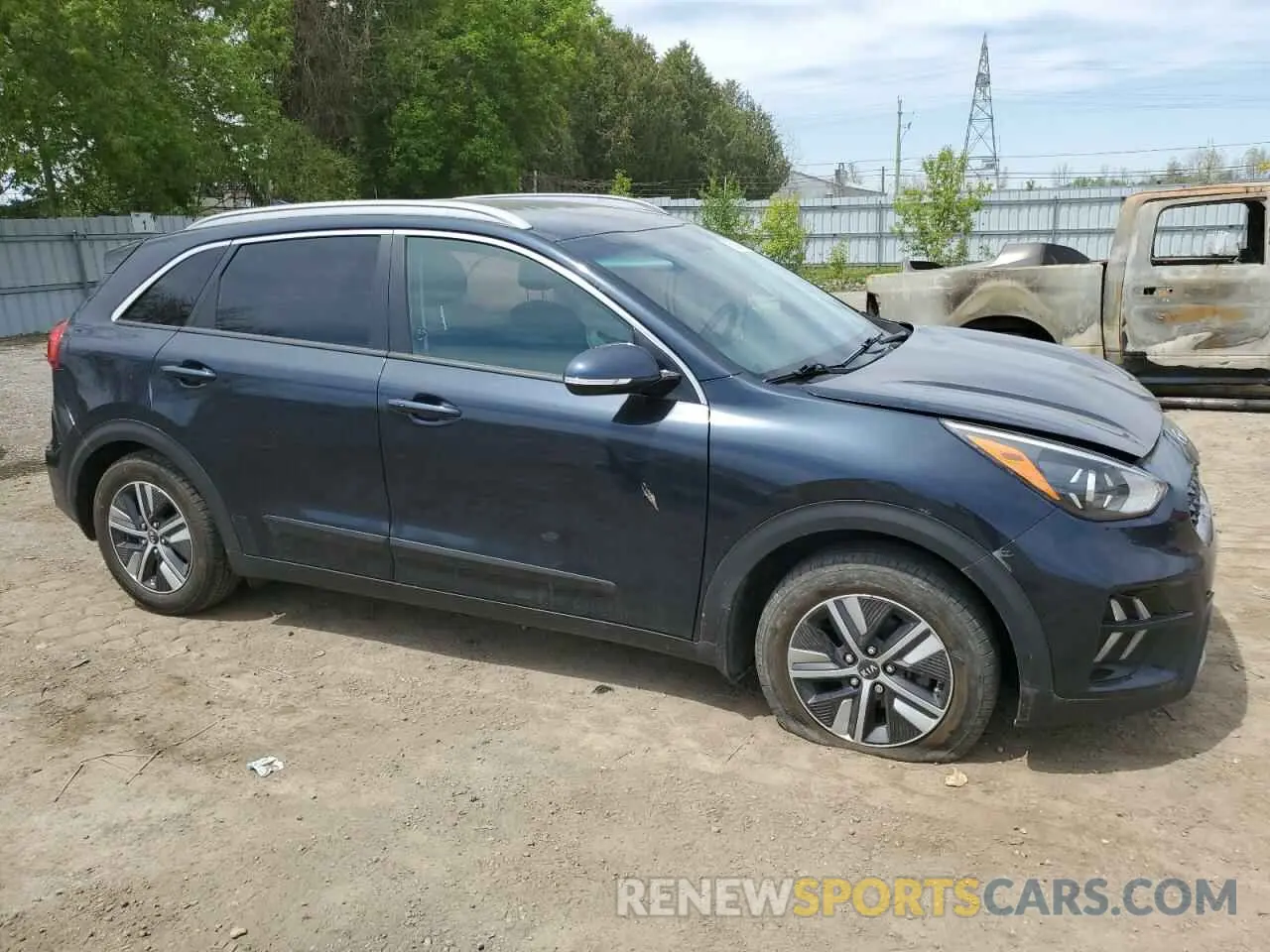 4 Photograph of a damaged car KNDCC3LC7L5428571 KIA NIRO 2020