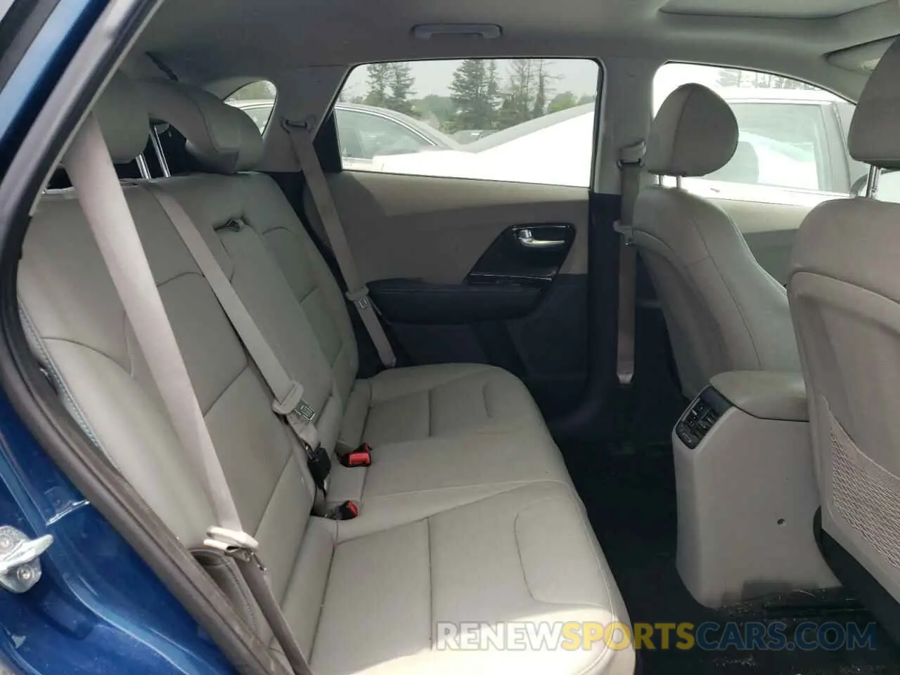 11 Photograph of a damaged car KNDCC3LD2L5363573 KIA NIRO 2020