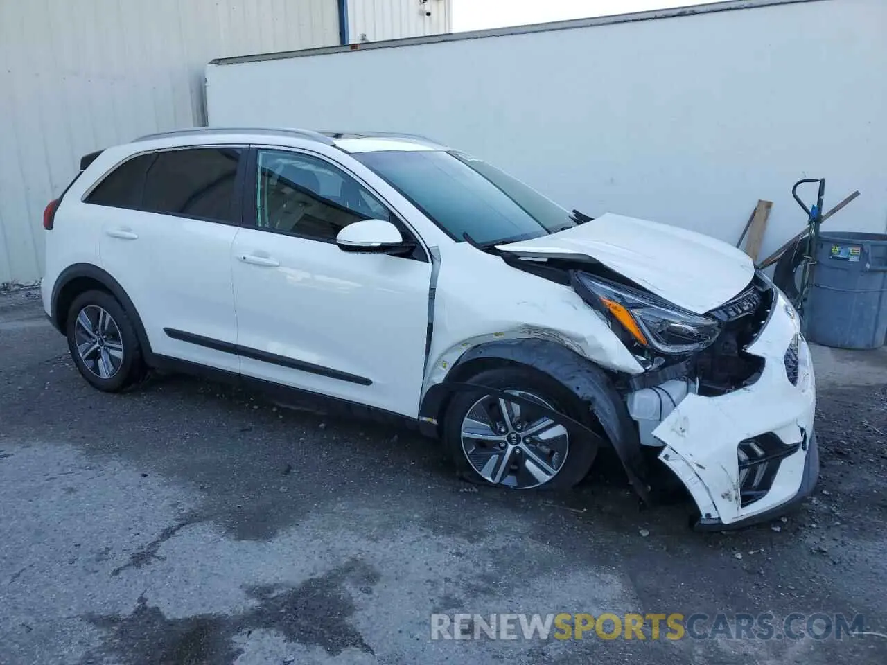 4 Photograph of a damaged car KNDCC3LD5L5364054 KIA NIRO 2020
