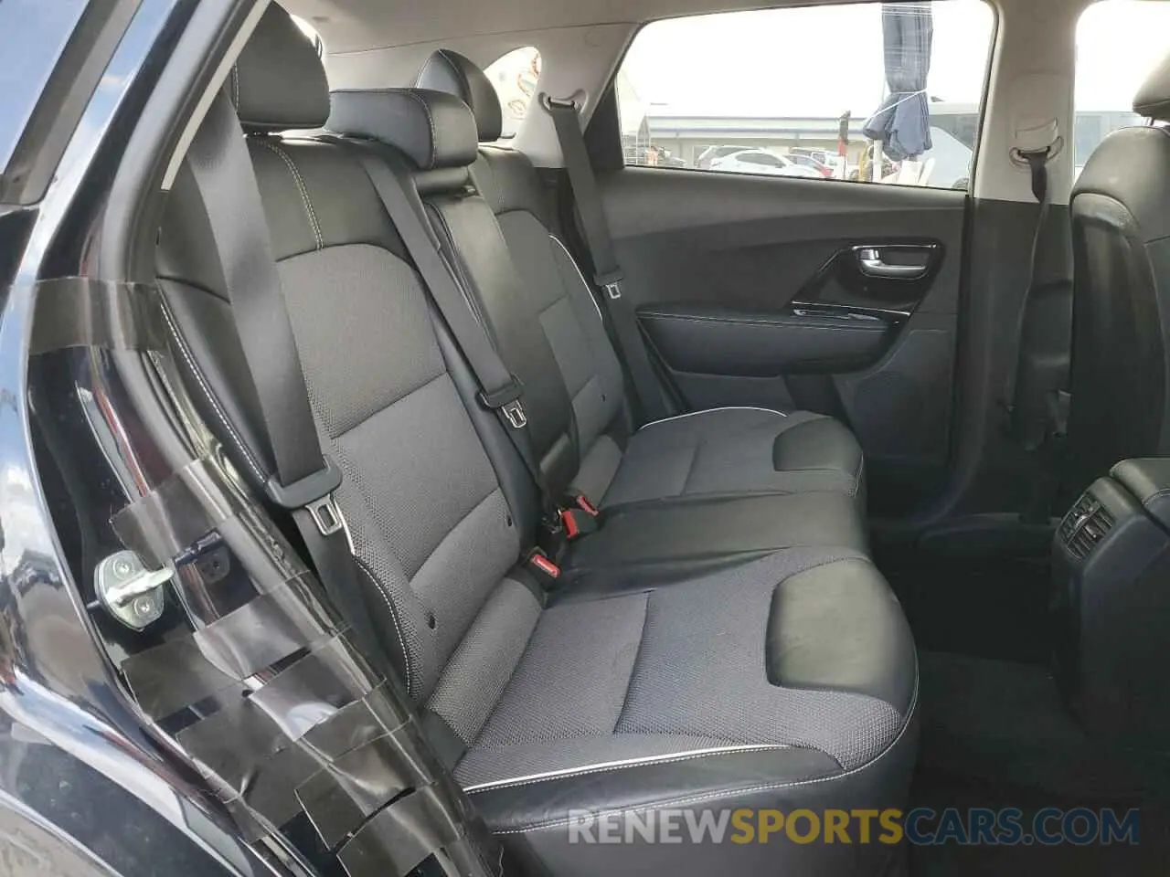 11 Photograph of a damaged car KNDCC3LG1L5074842 KIA NIRO 2020