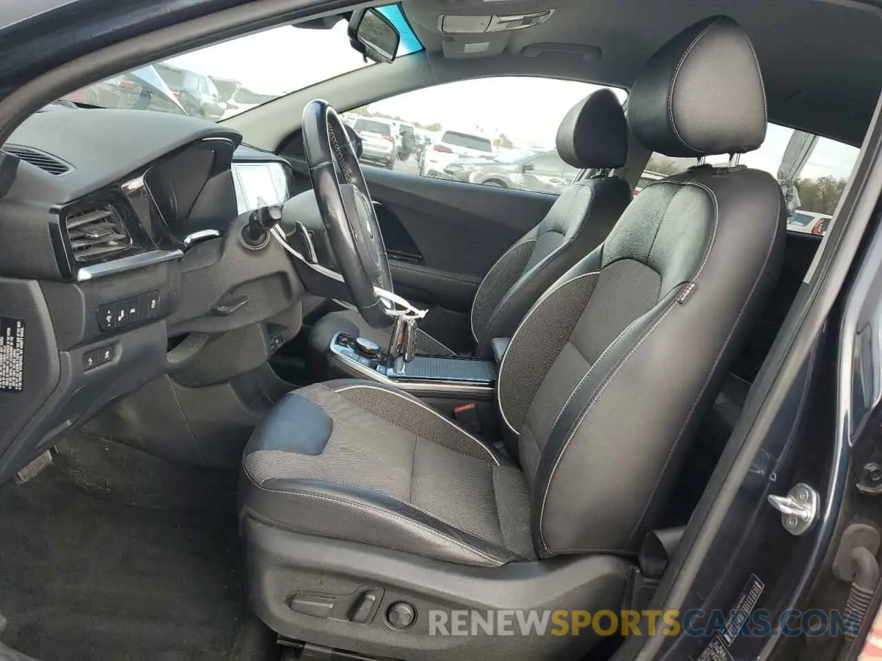 7 Photograph of a damaged car KNDCC3LG1L5074842 KIA NIRO 2020
