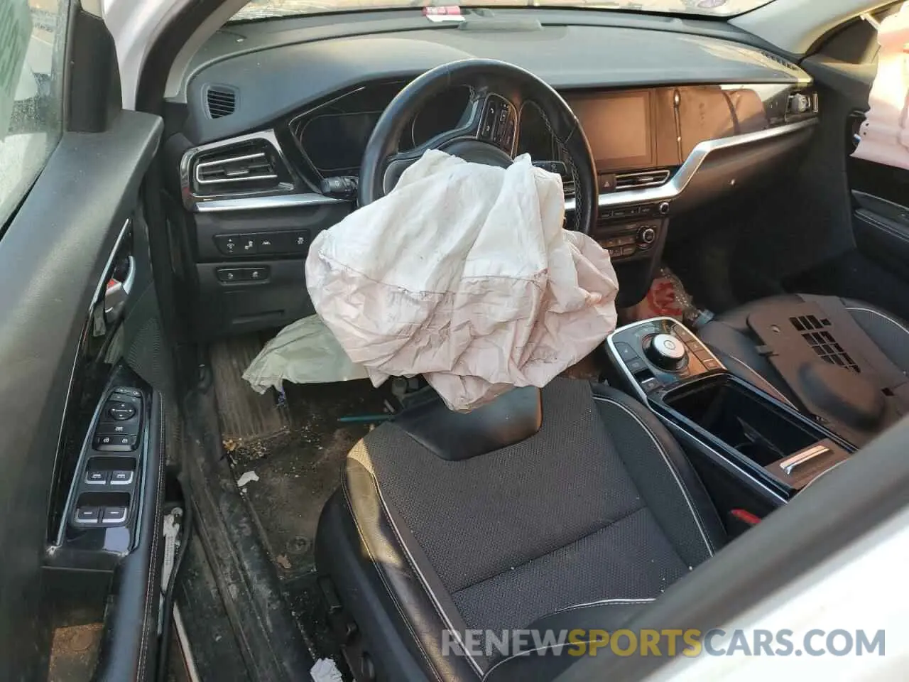 8 Photograph of a damaged car KNDCC3LG2L5072789 KIA NIRO 2020