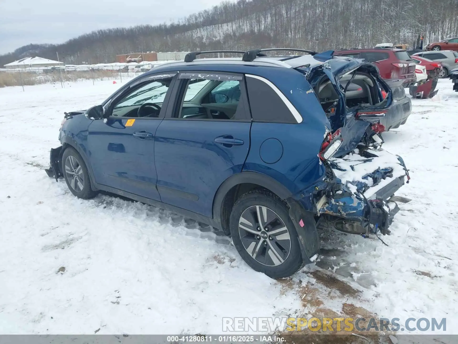 3 Photograph of a damaged car KNDCE3LC2L5366796 KIA NIRO 2020
