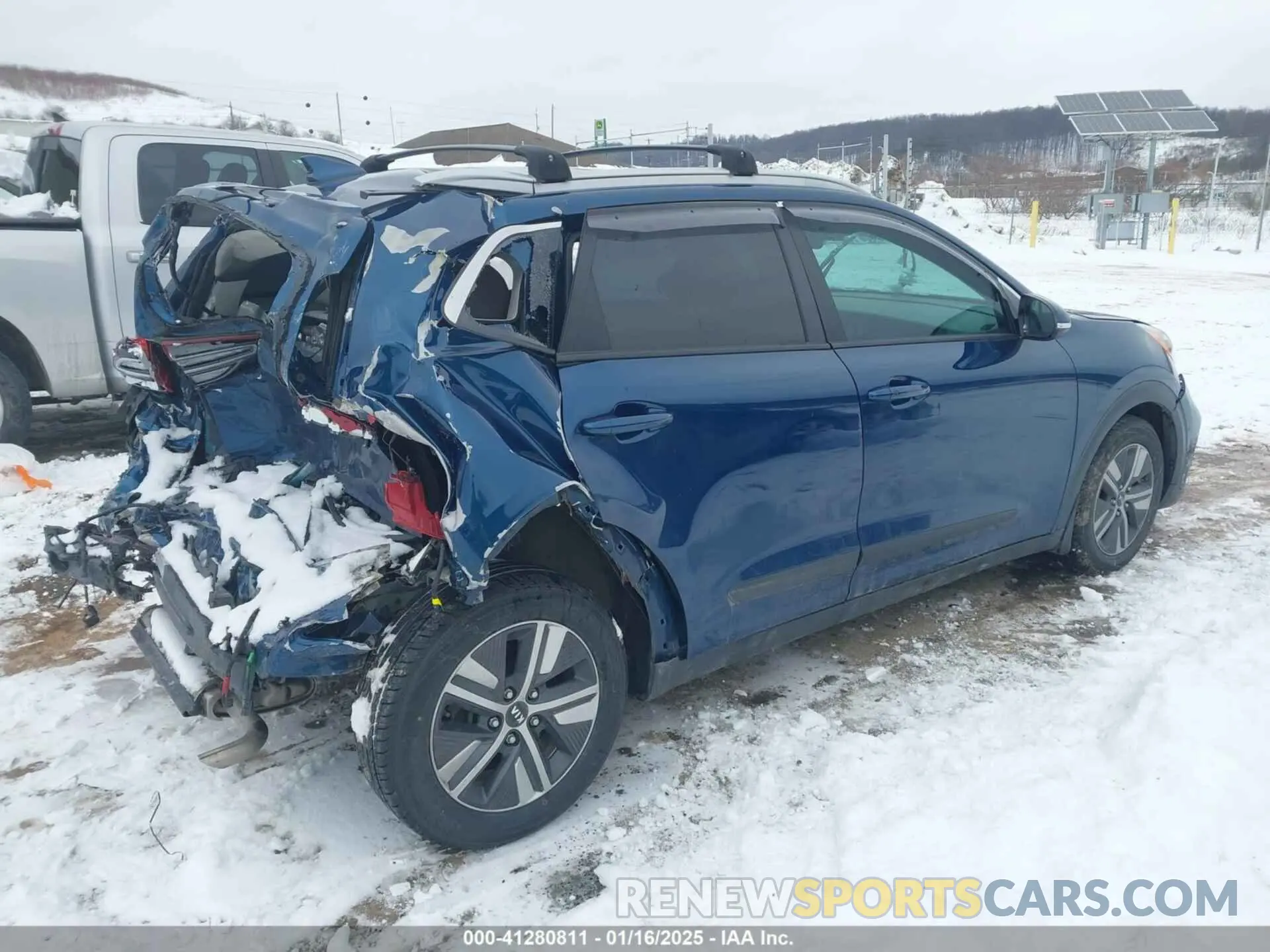 4 Photograph of a damaged car KNDCE3LC2L5366796 KIA NIRO 2020