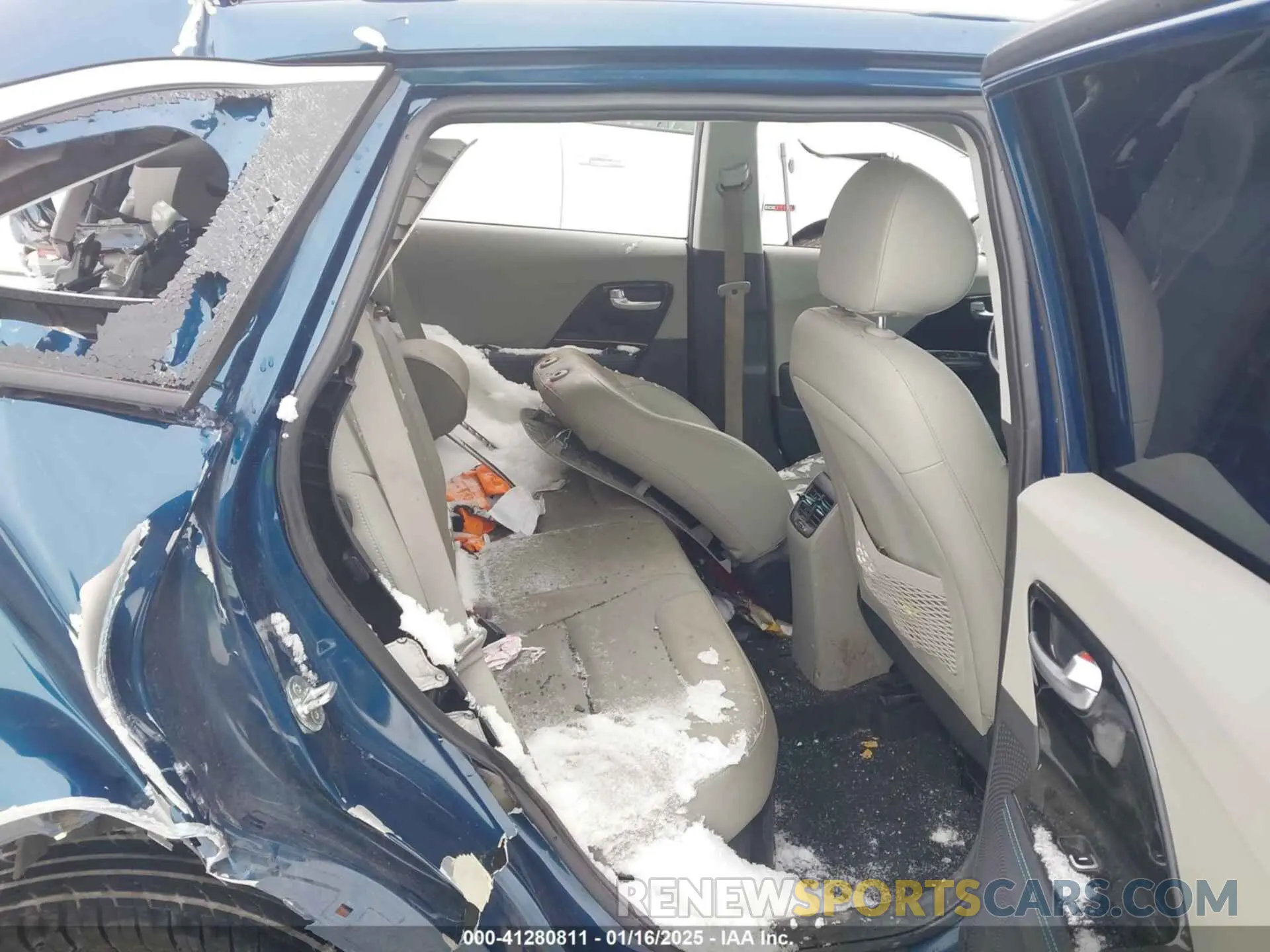 8 Photograph of a damaged car KNDCE3LC2L5366796 KIA NIRO 2020