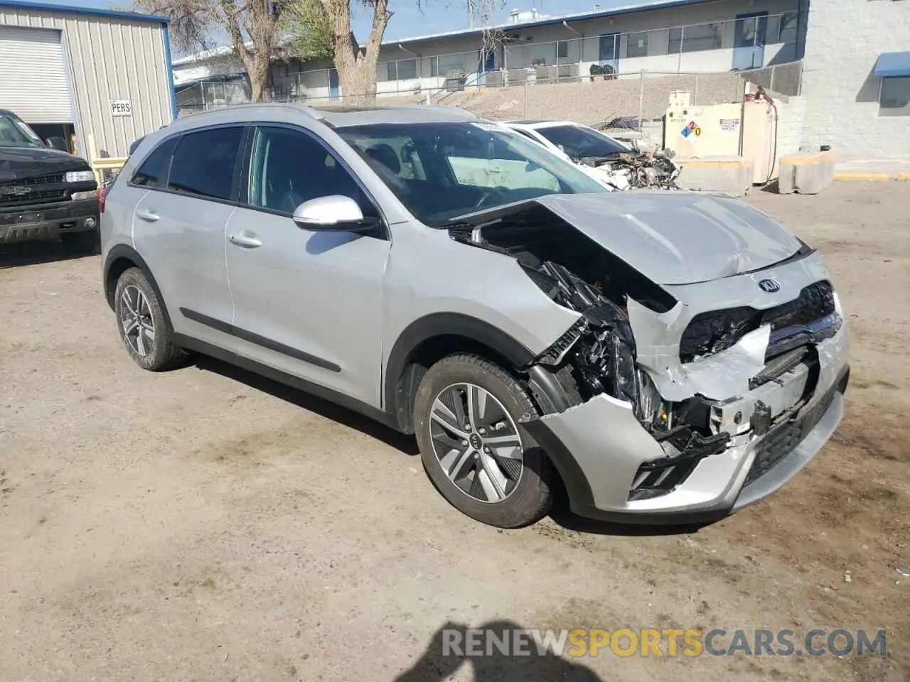 4 Photograph of a damaged car KNDCE3LC5L5440065 KIA NIRO 2020