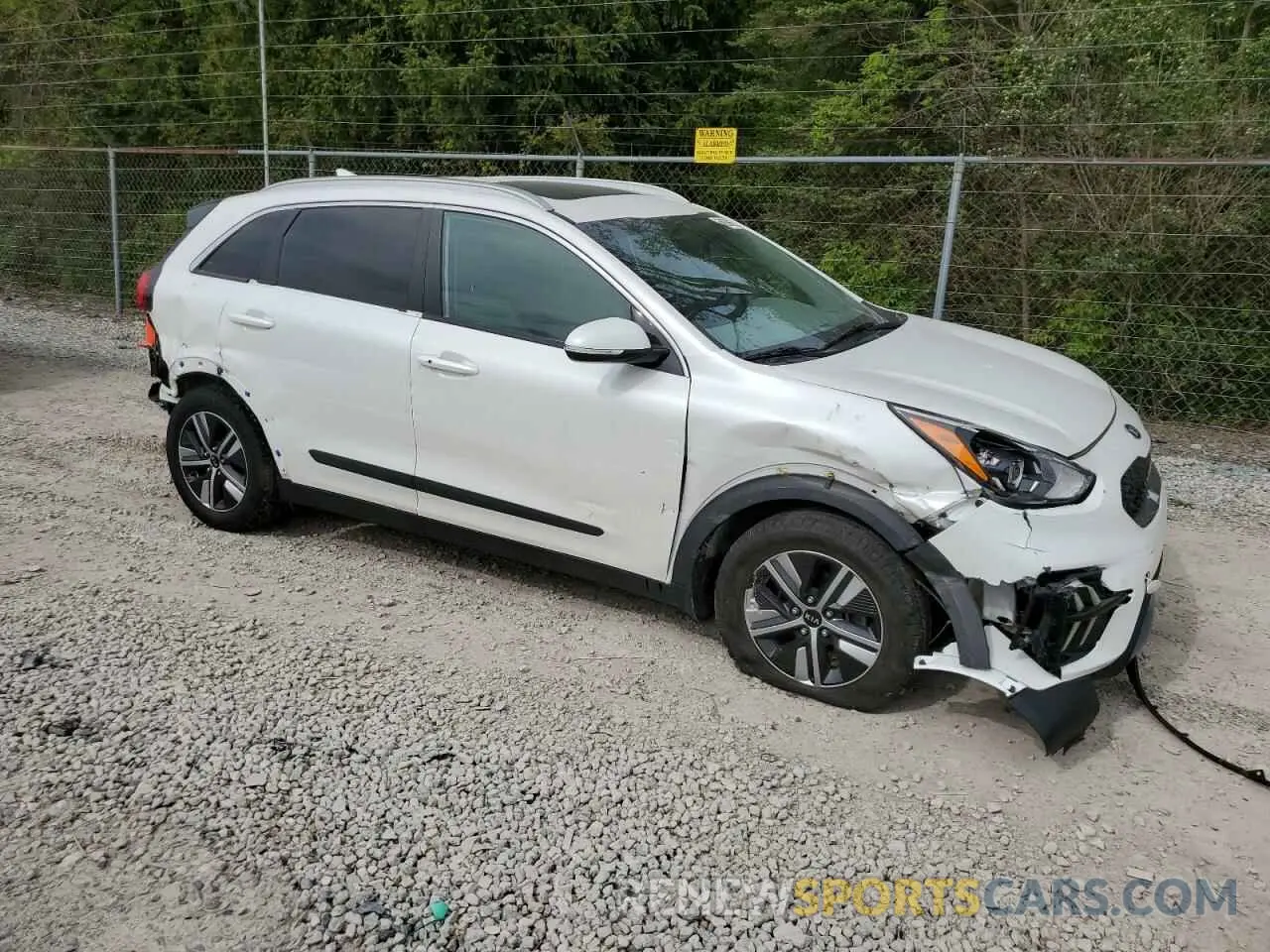 4 Photograph of a damaged car KNDCE3LC7L5435997 KIA NIRO 2020