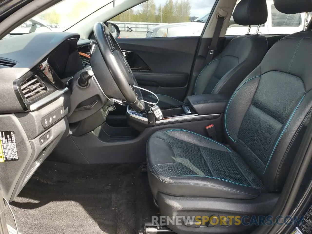 7 Photograph of a damaged car KNDCE3LG8L5074735 KIA NIRO 2020