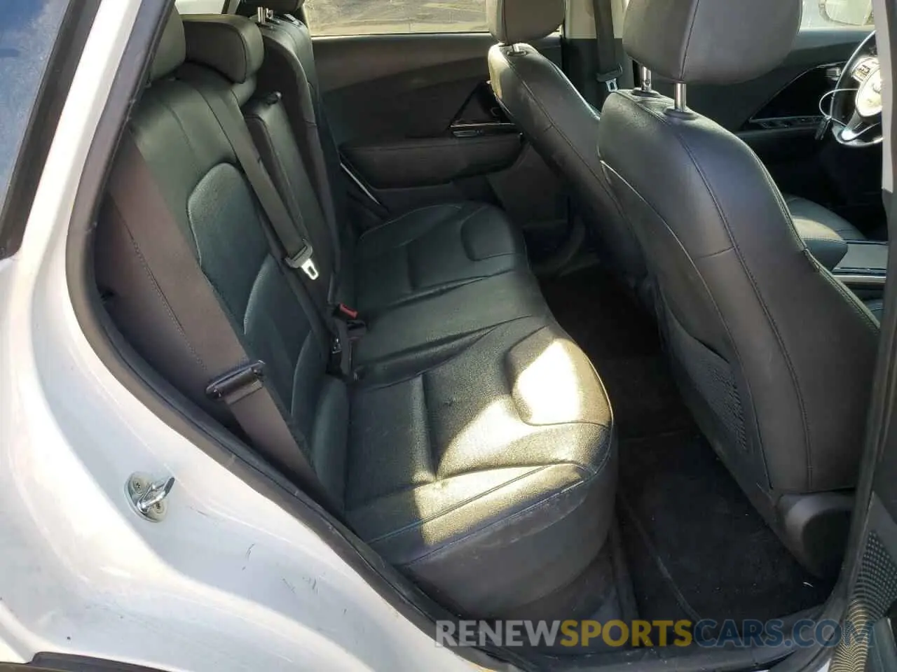 11 Photograph of a damaged car KNDCE3LG8L5080096 KIA NIRO 2020