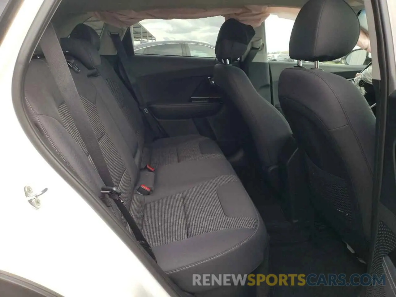 10 Photograph of a damaged car KNDCM3LD0L5433102 KIA NIRO 2020