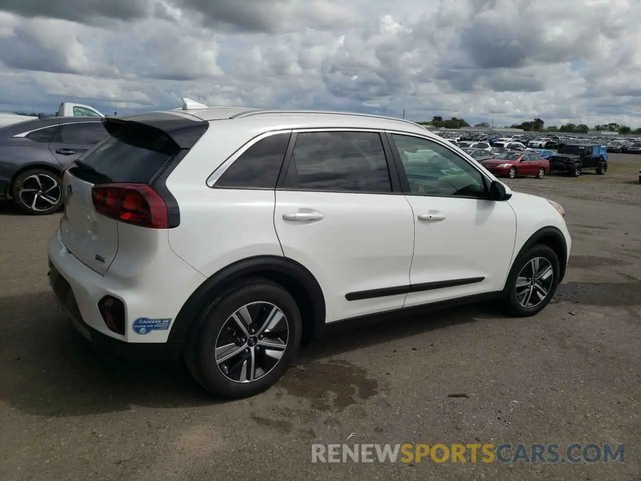 3 Photograph of a damaged car KNDCM3LD0L5433102 KIA NIRO 2020