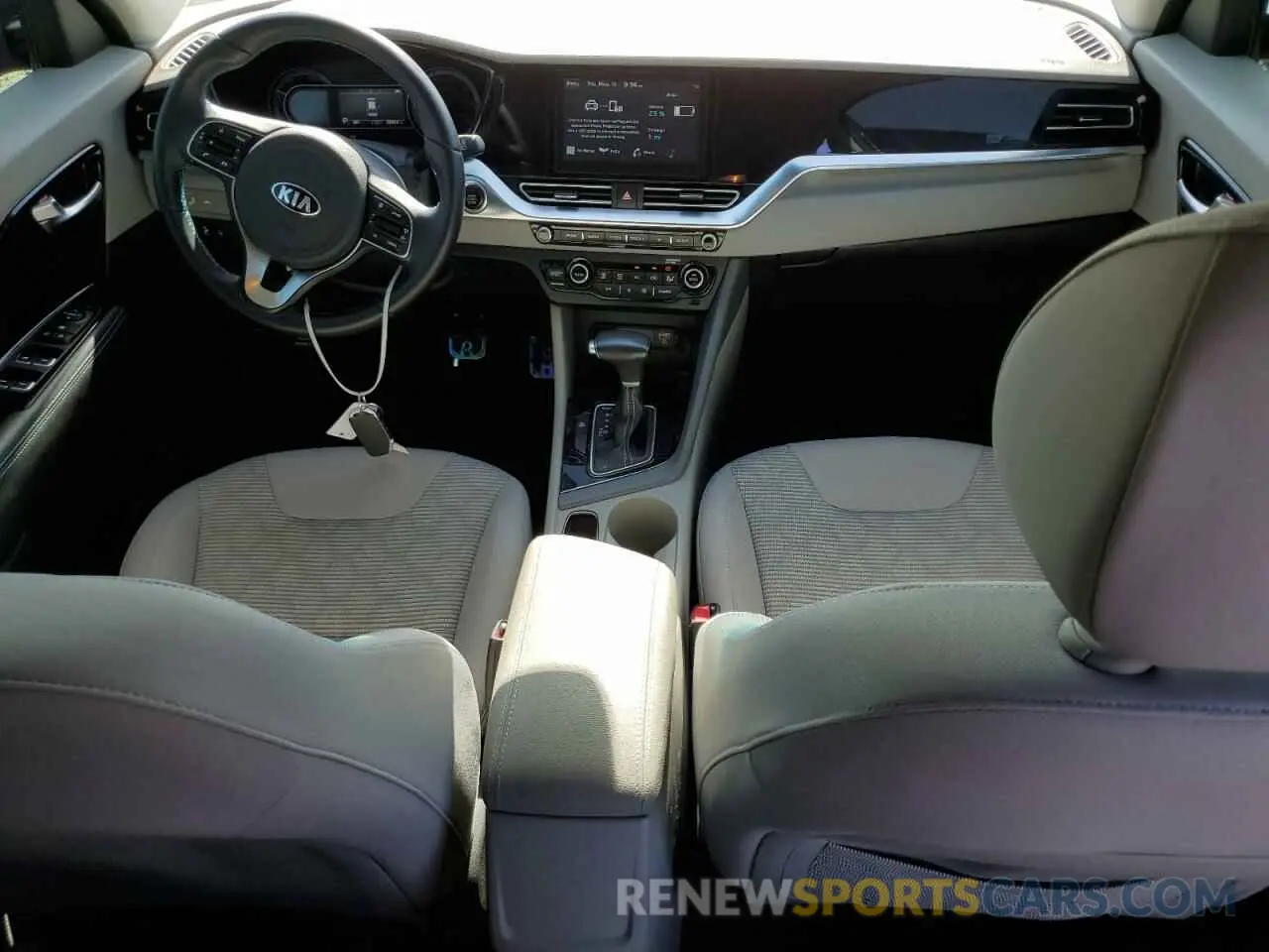 8 Photograph of a damaged car KNDCM3LD5L5391557 KIA NIRO 2020