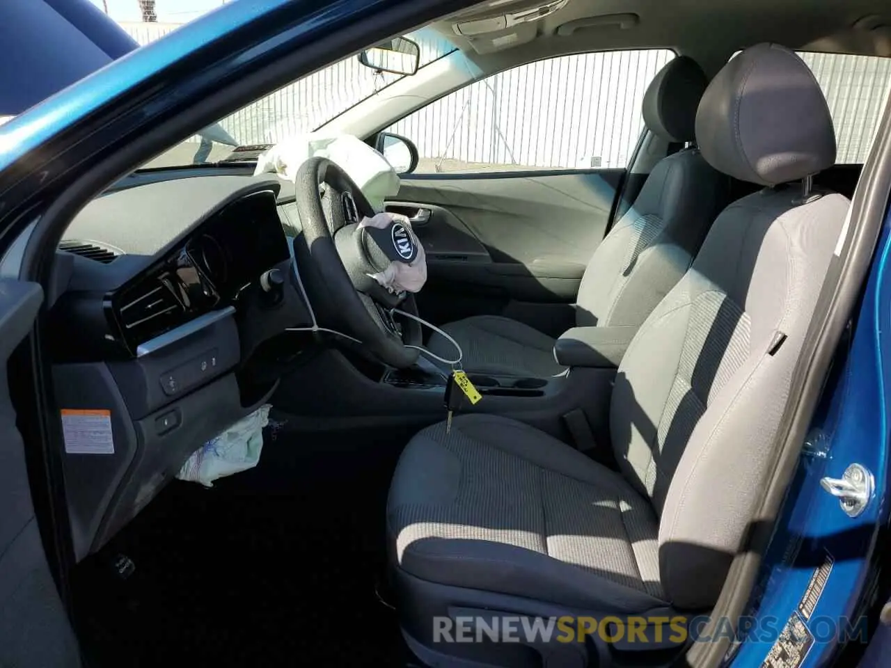 7 Photograph of a damaged car KNDCB3LC0M5470097 KIA NIRO 2021