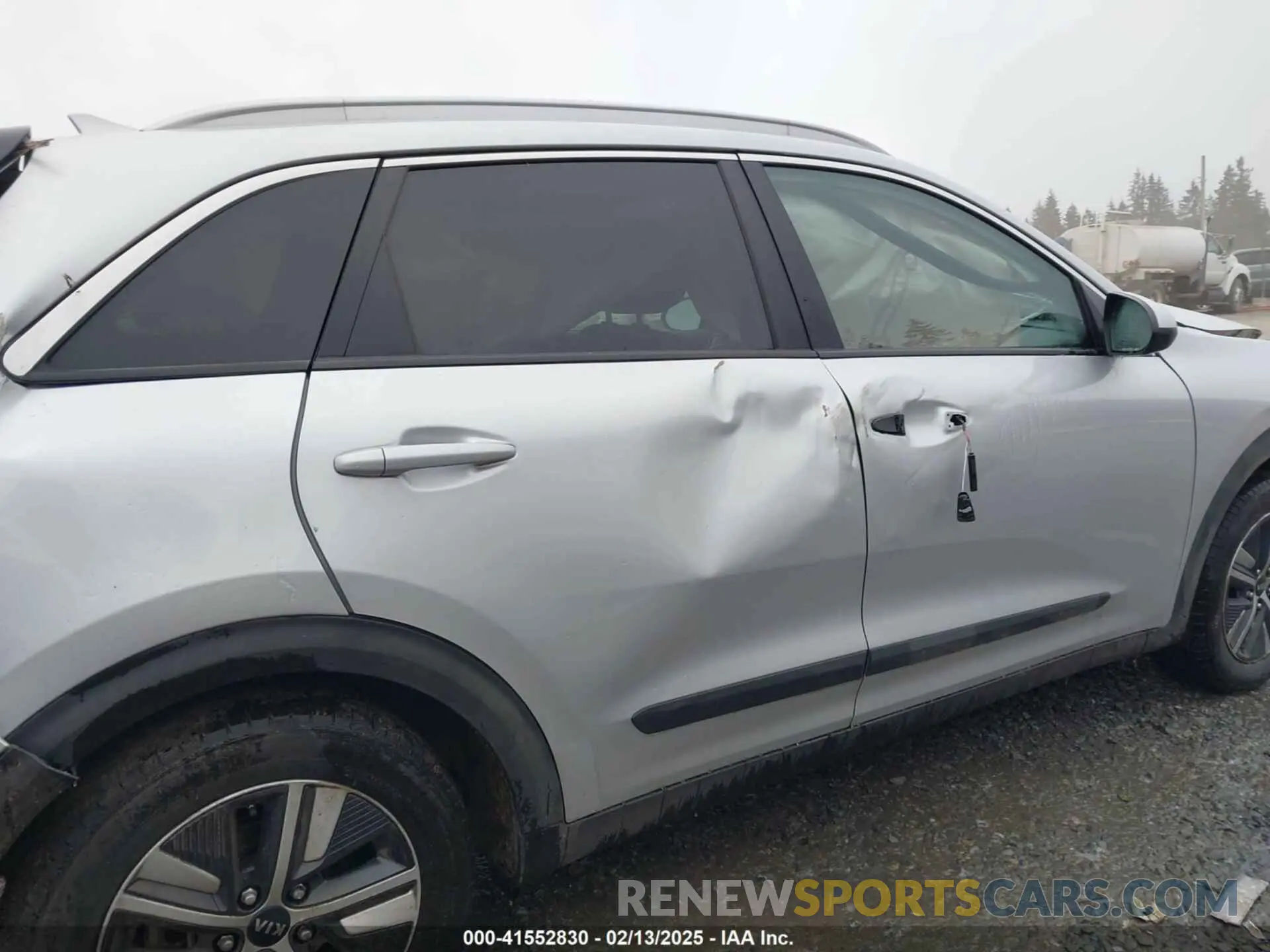 13 Photograph of a damaged car KNDCB3LC0M5471220 KIA NIRO 2021
