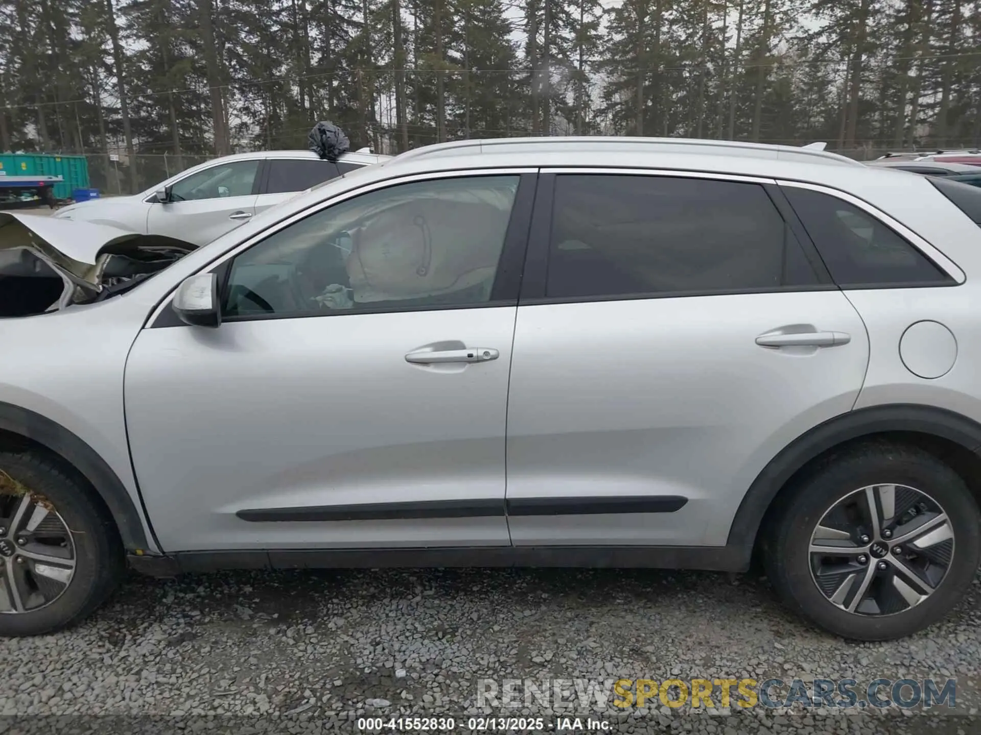 14 Photograph of a damaged car KNDCB3LC0M5471220 KIA NIRO 2021