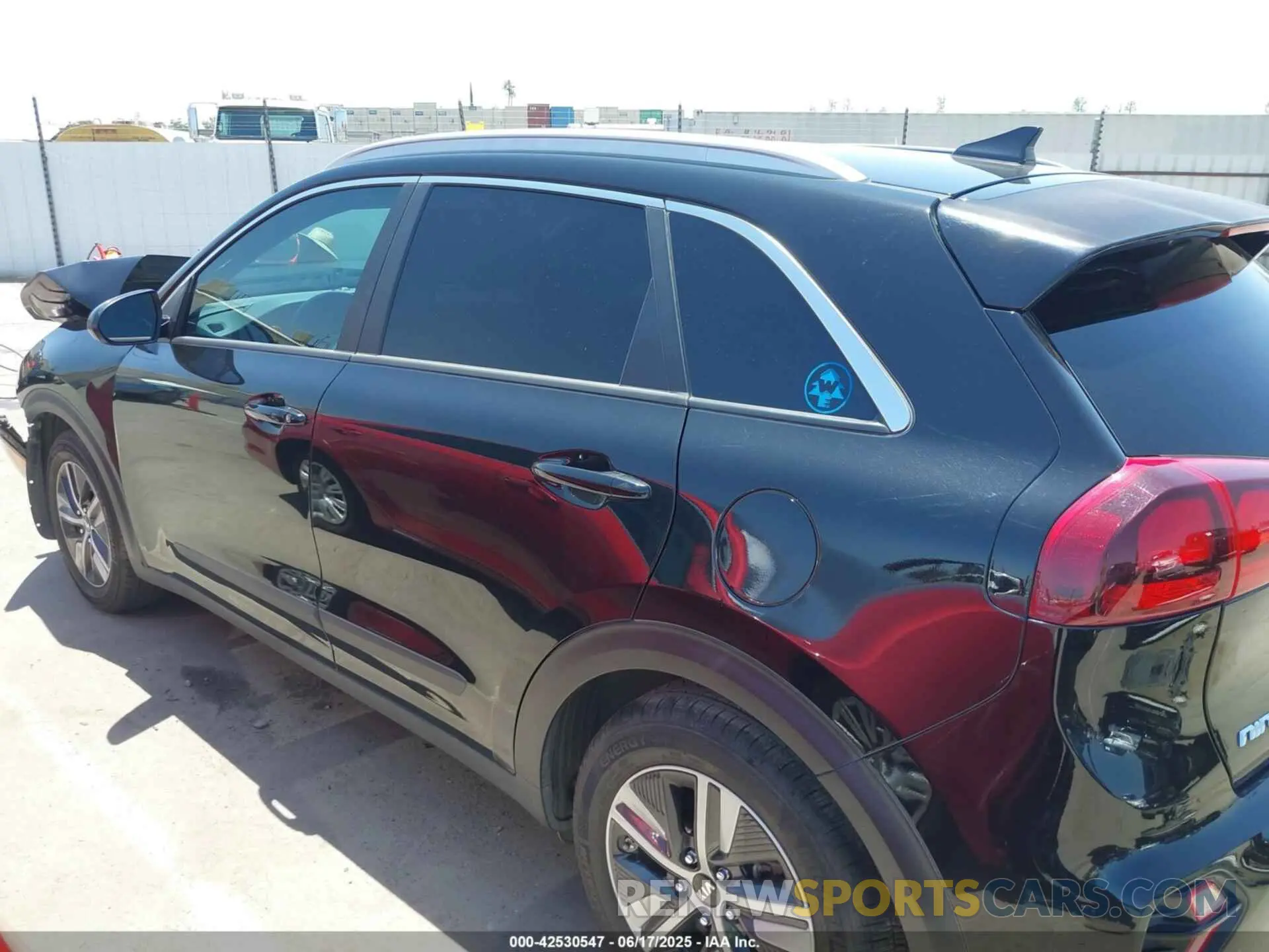 15 Photograph of a damaged car KNDCB3LC0M5479995 KIA NIRO 2021