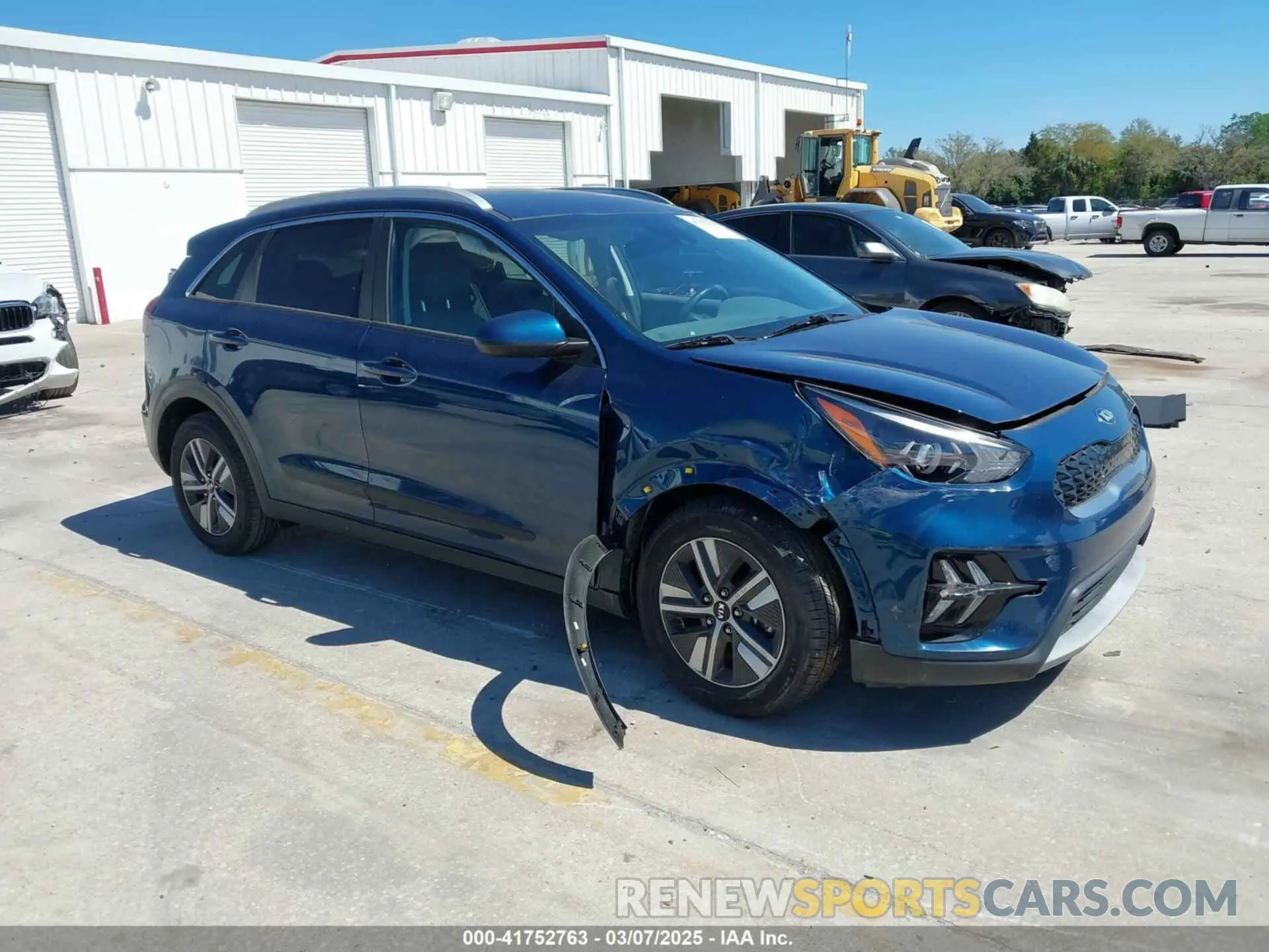 1 Photograph of a damaged car KNDCB3LC1M5471386 KIA NIRO 2021