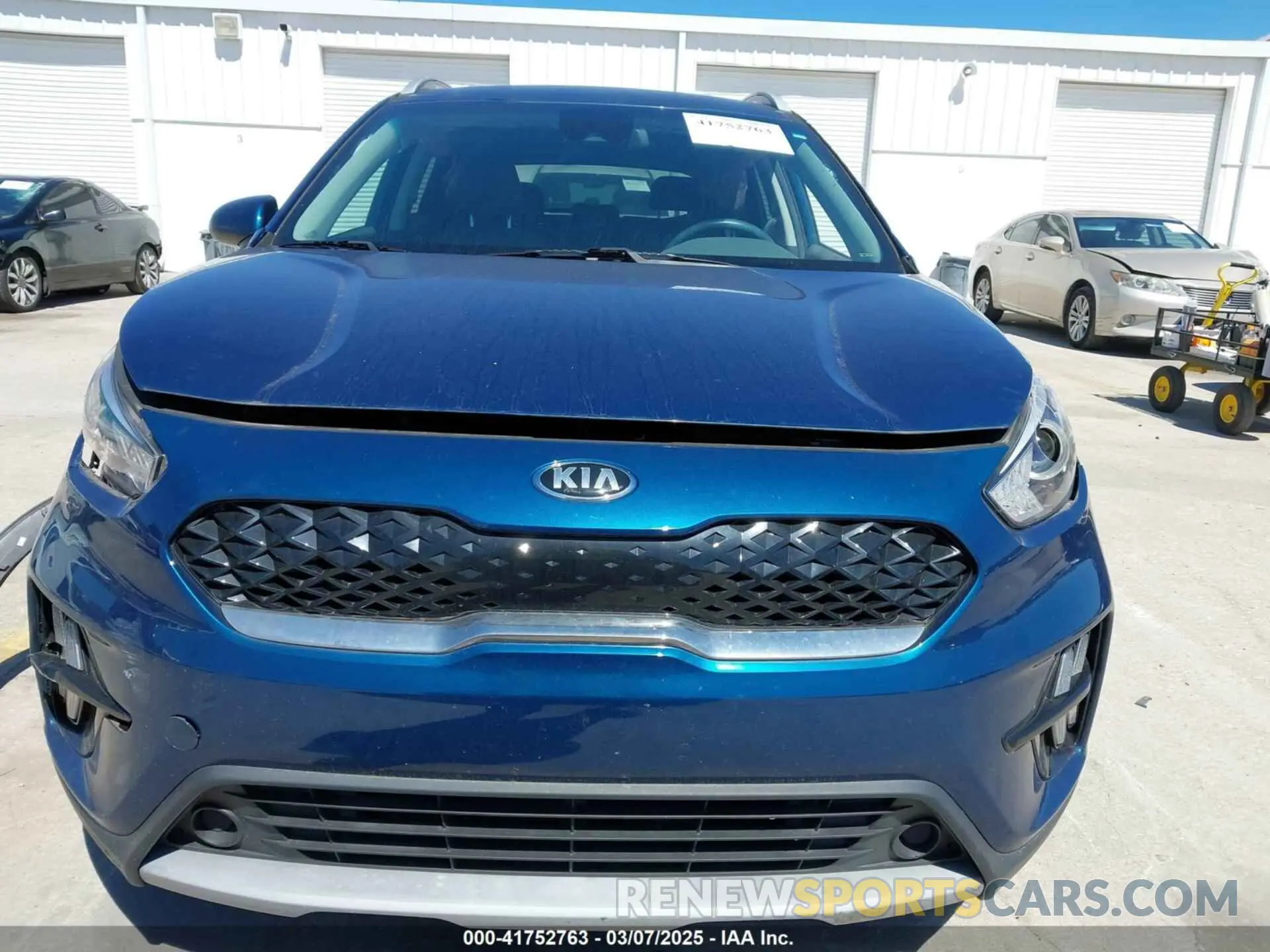 13 Photograph of a damaged car KNDCB3LC1M5471386 KIA NIRO 2021