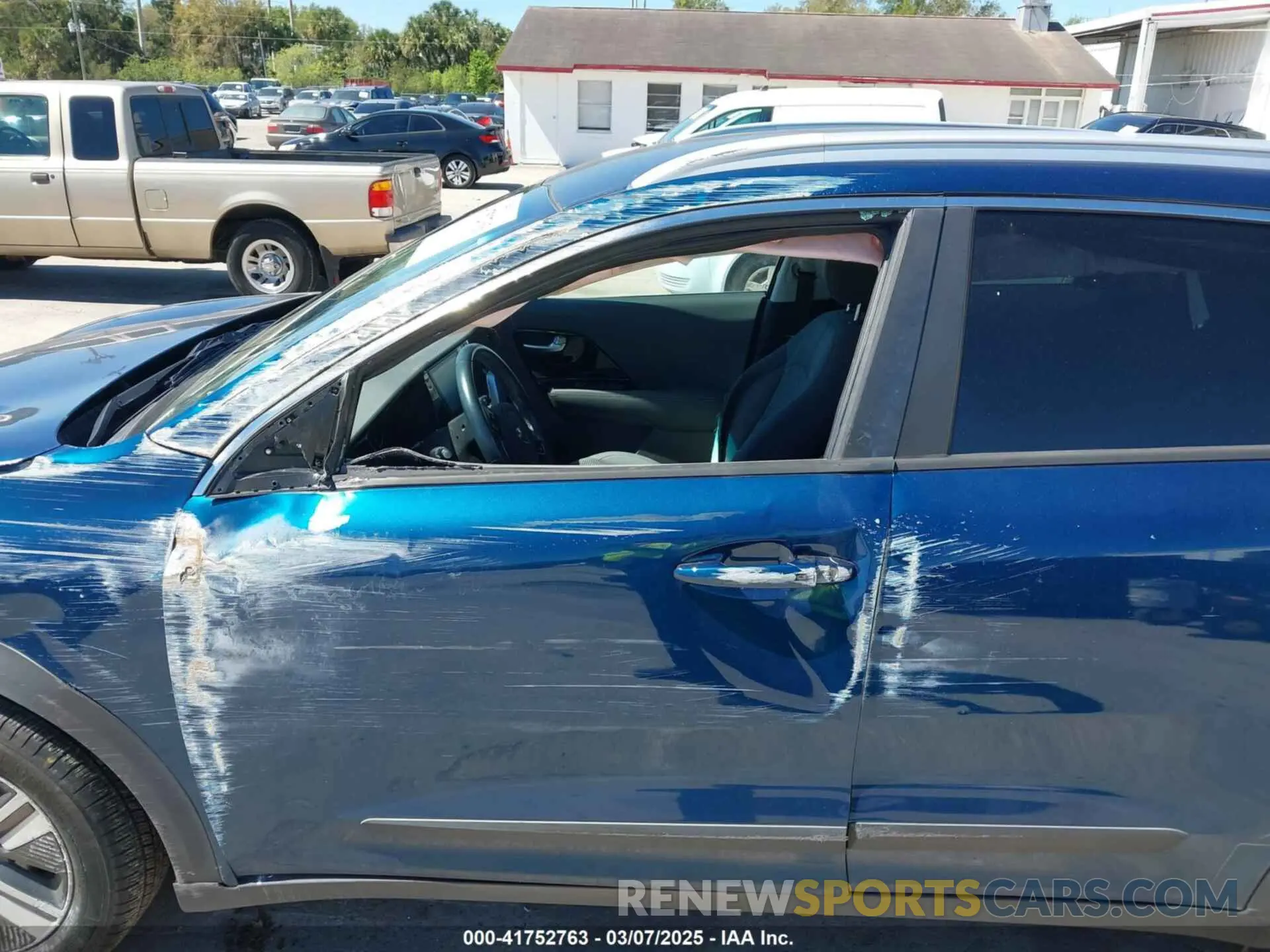 6 Photograph of a damaged car KNDCB3LC1M5471386 KIA NIRO 2021