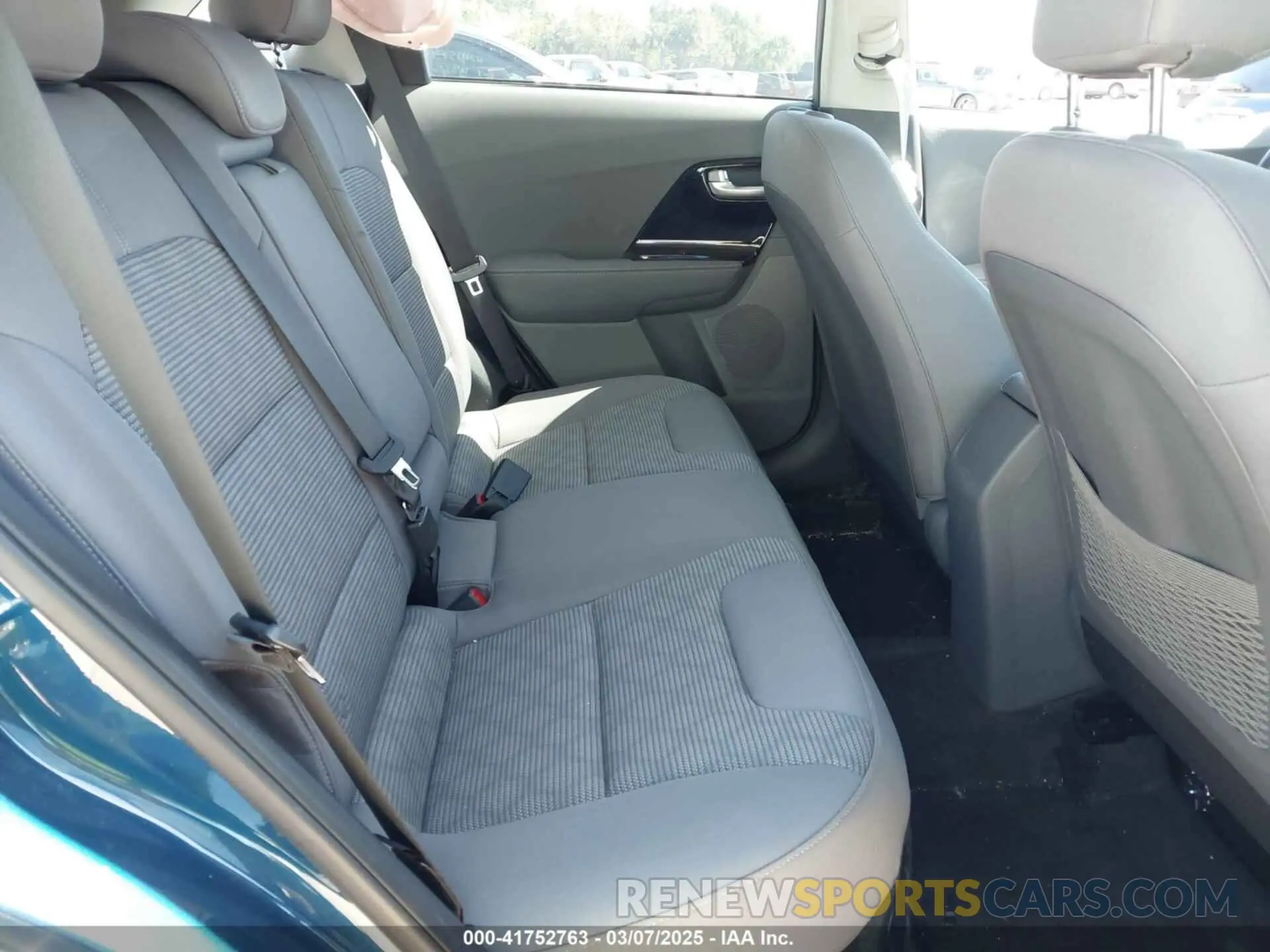 8 Photograph of a damaged car KNDCB3LC1M5471386 KIA NIRO 2021