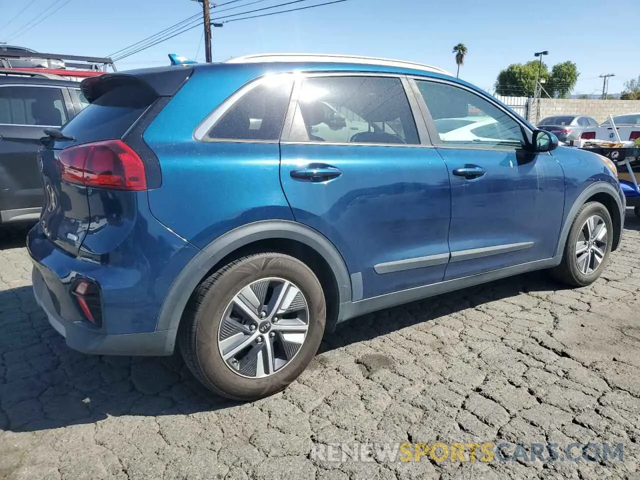 3 Photograph of a damaged car KNDCB3LC3M5471647 KIA NIRO 2021