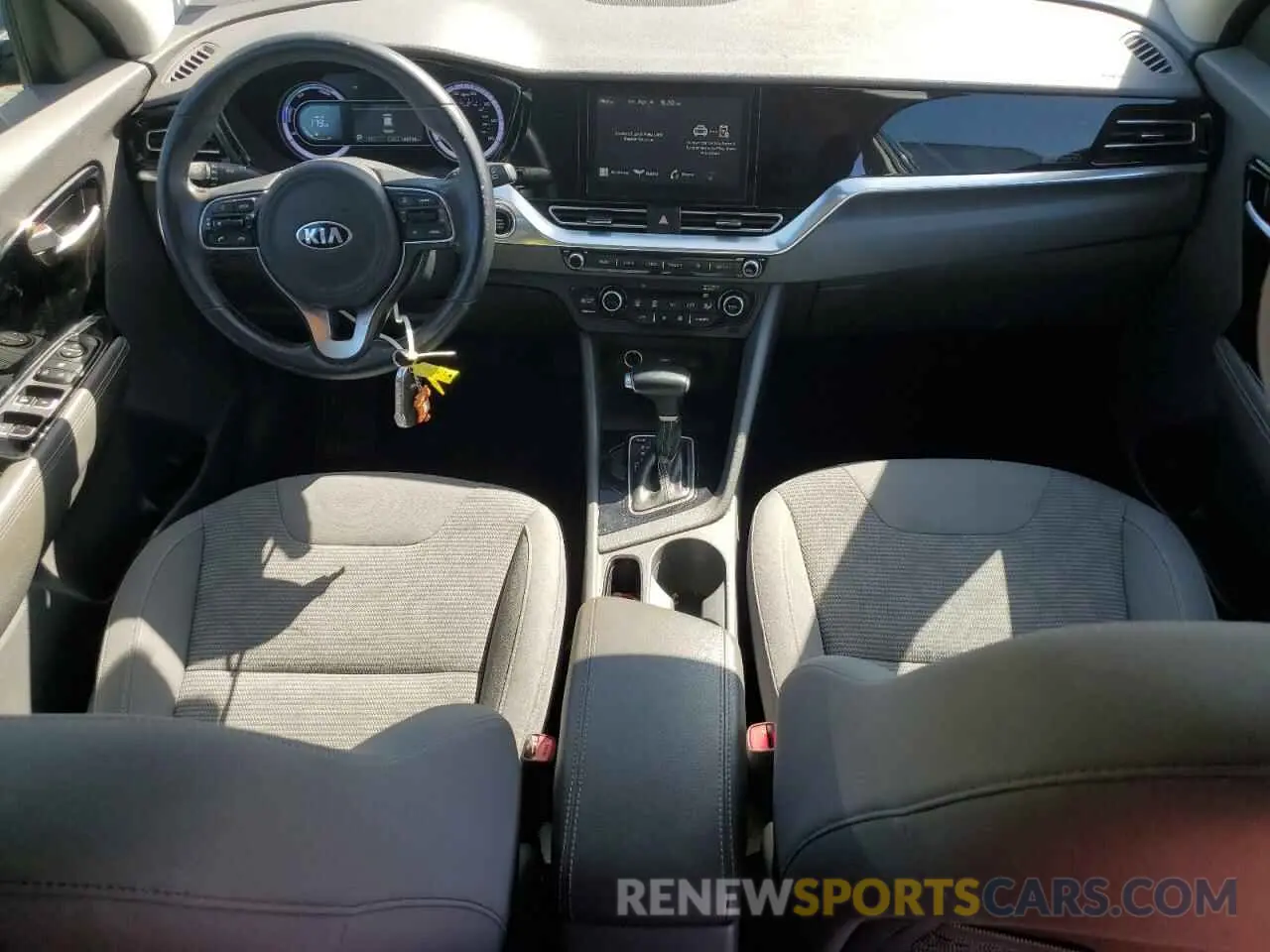 8 Photograph of a damaged car KNDCB3LC3M5471647 KIA NIRO 2021