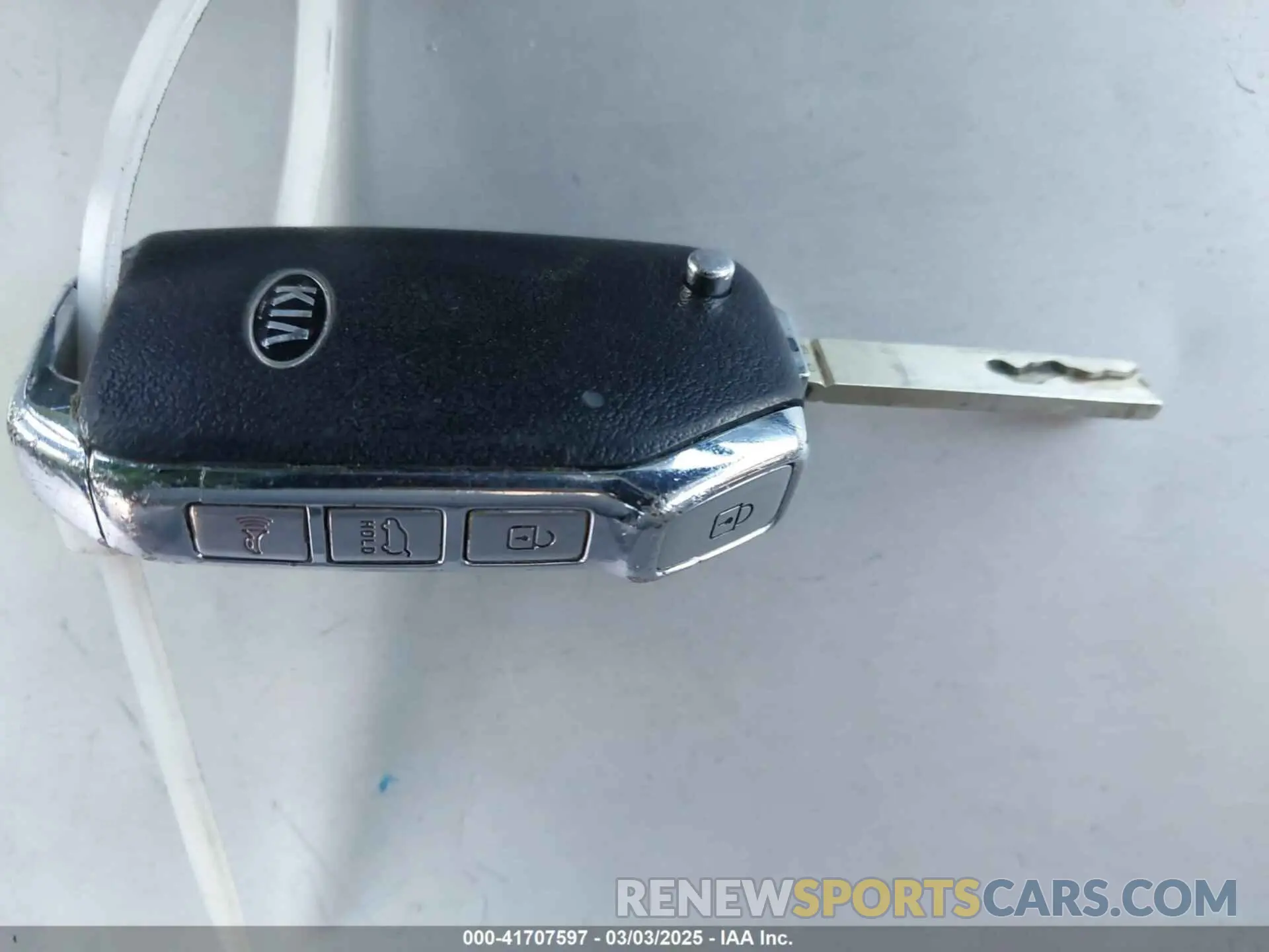 11 Photograph of a damaged car KNDCB3LC4M5471852 KIA NIRO 2021