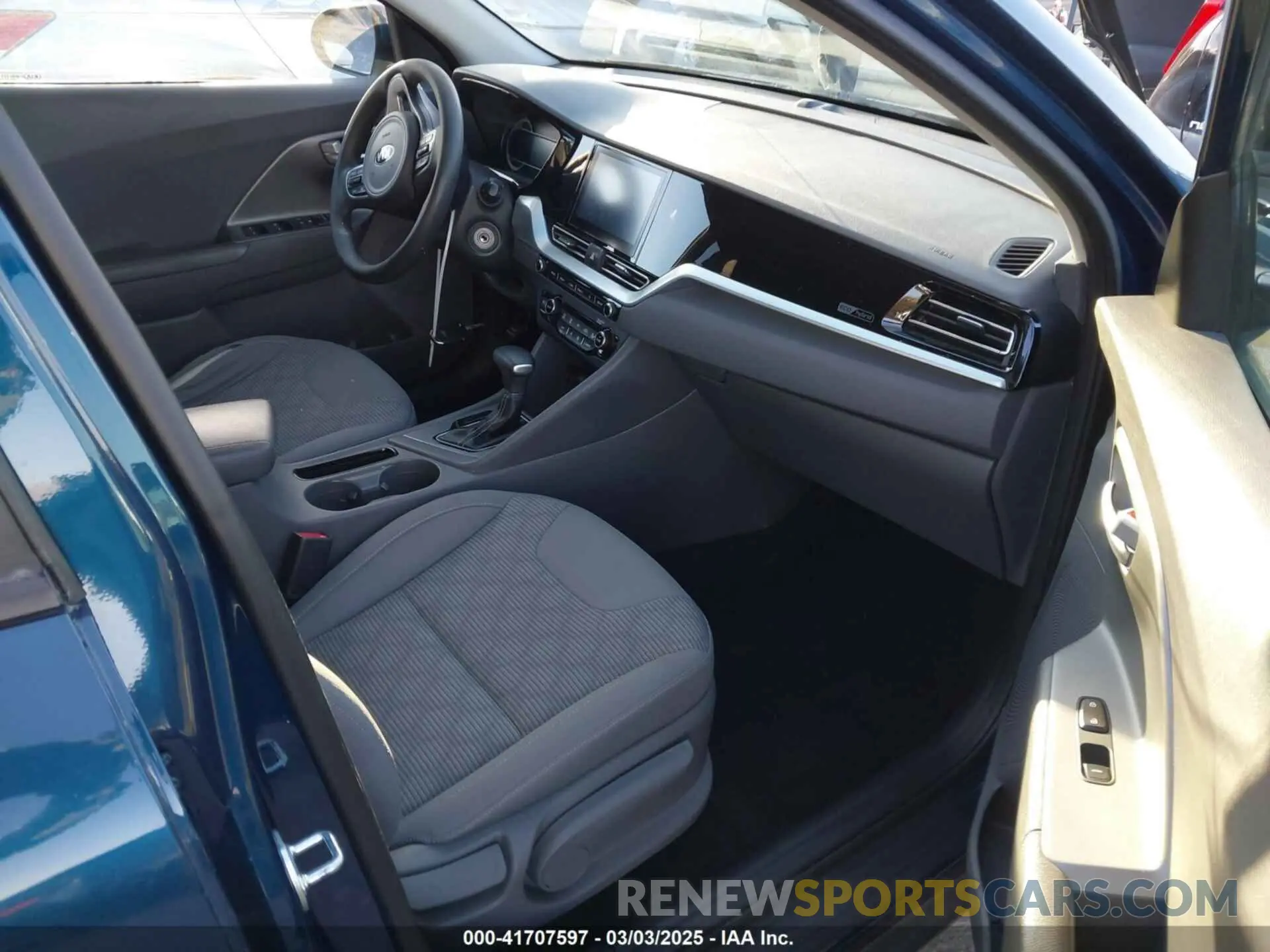 5 Photograph of a damaged car KNDCB3LC4M5471852 KIA NIRO 2021