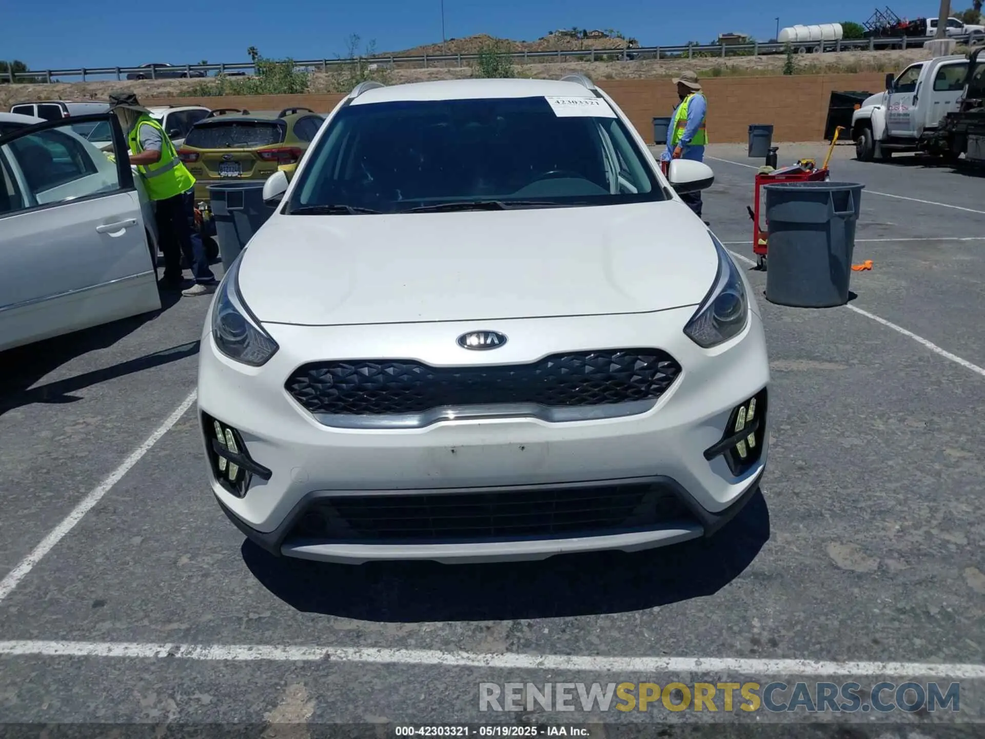 13 Photograph of a damaged car KNDCB3LC4M5481281 KIA NIRO 2021