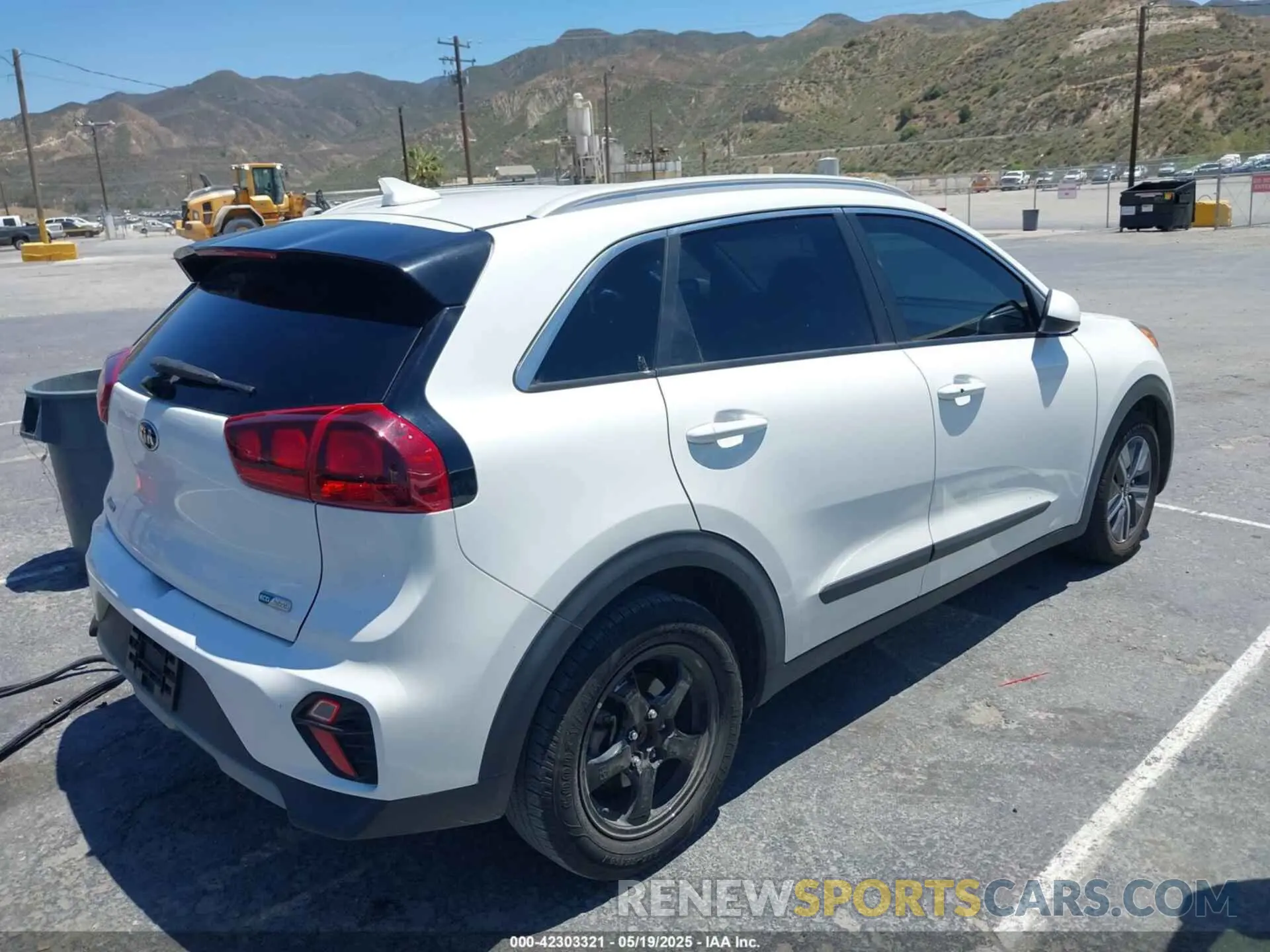 4 Photograph of a damaged car KNDCB3LC4M5481281 KIA NIRO 2021