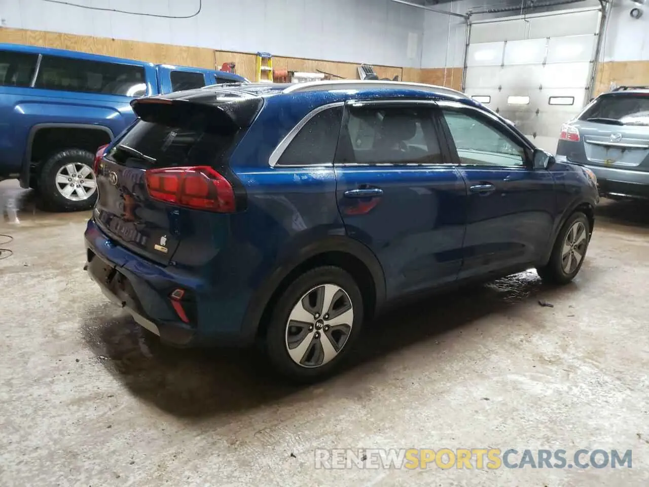 3 Photograph of a damaged car KNDCB3LC6M5476096 KIA NIRO 2021