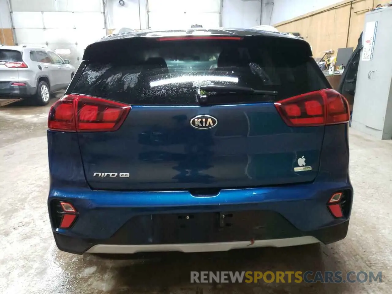 6 Photograph of a damaged car KNDCB3LC6M5476096 KIA NIRO 2021