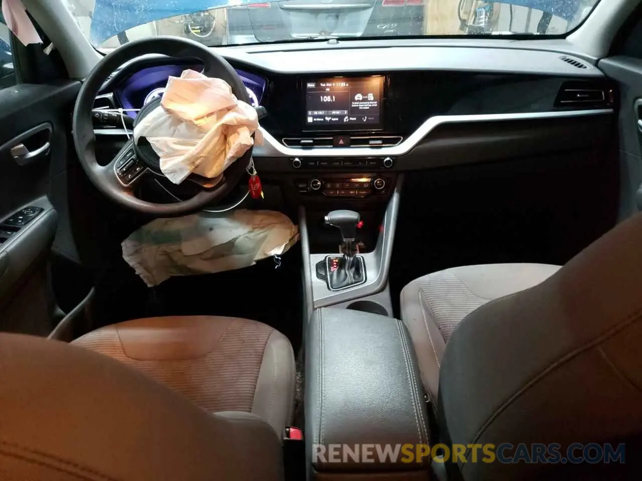 8 Photograph of a damaged car KNDCB3LC6M5476096 KIA NIRO 2021