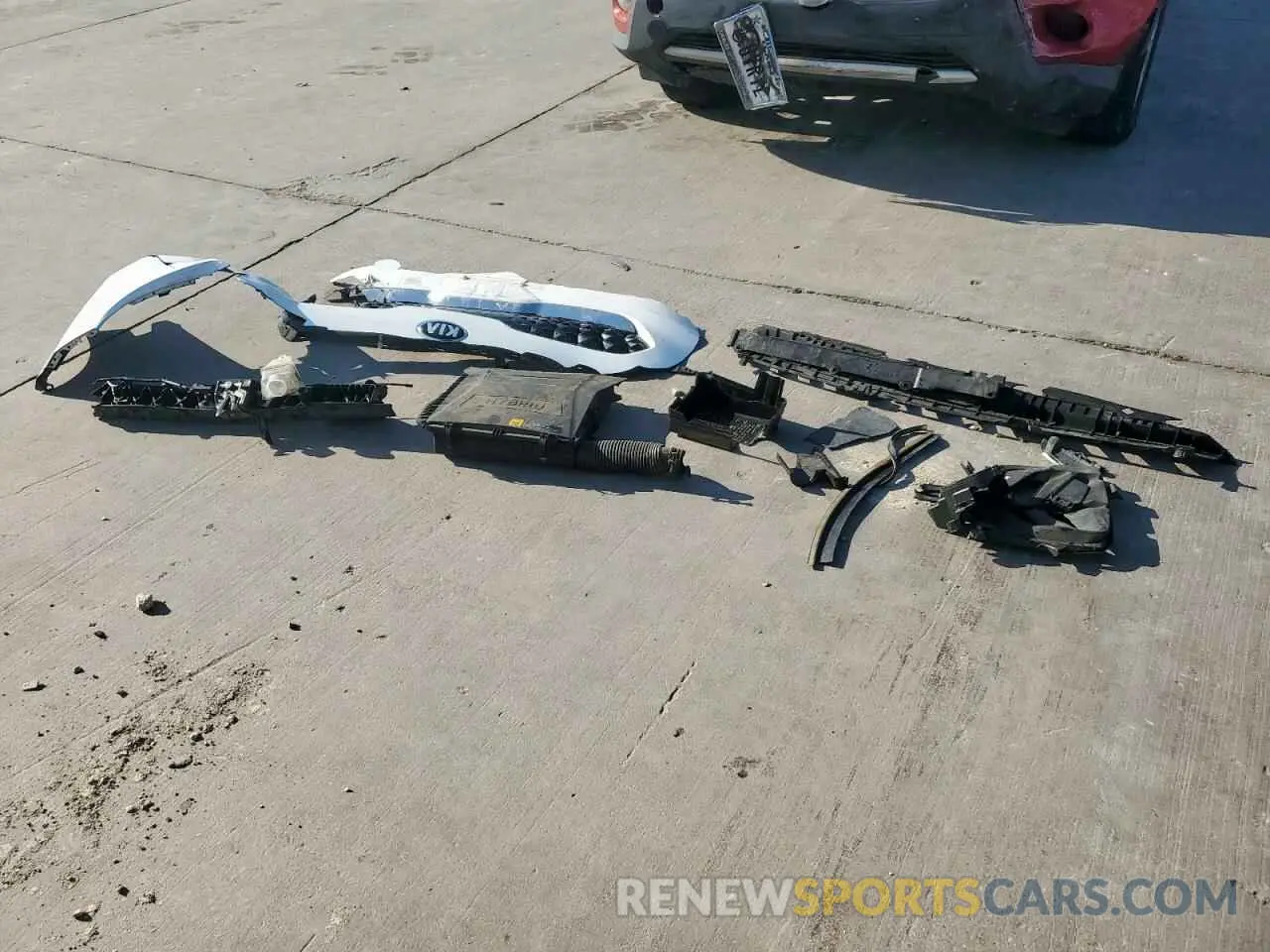13 Photograph of a damaged car KNDCB3LC6M5486630 KIA NIRO 2021