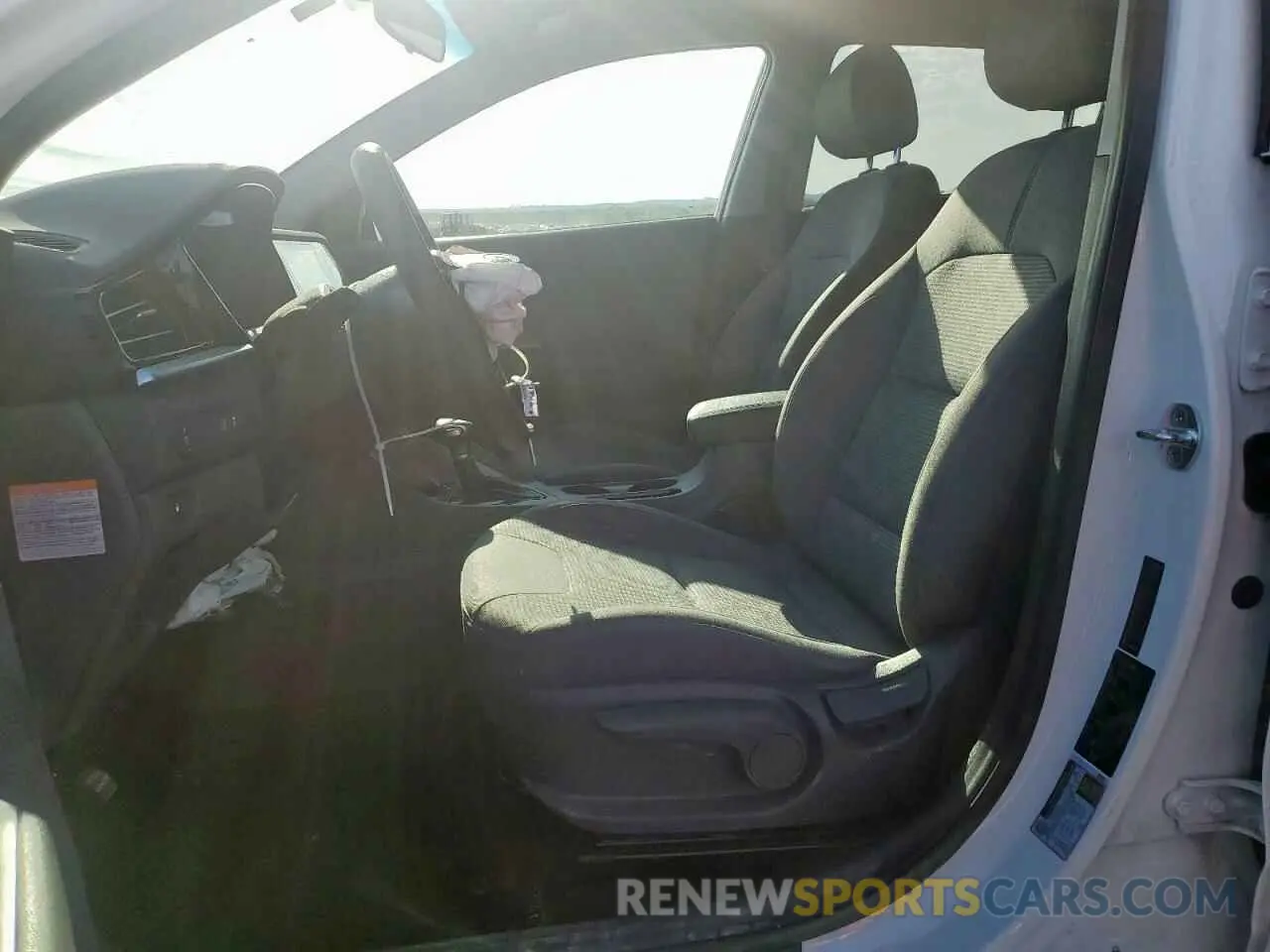 7 Photograph of a damaged car KNDCB3LC6M5486630 KIA NIRO 2021