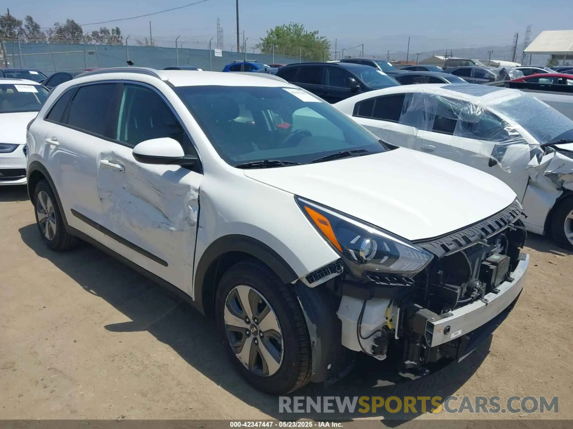 1 Photograph of a damaged car KNDCB3LC7M5465642 KIA NIRO 2021