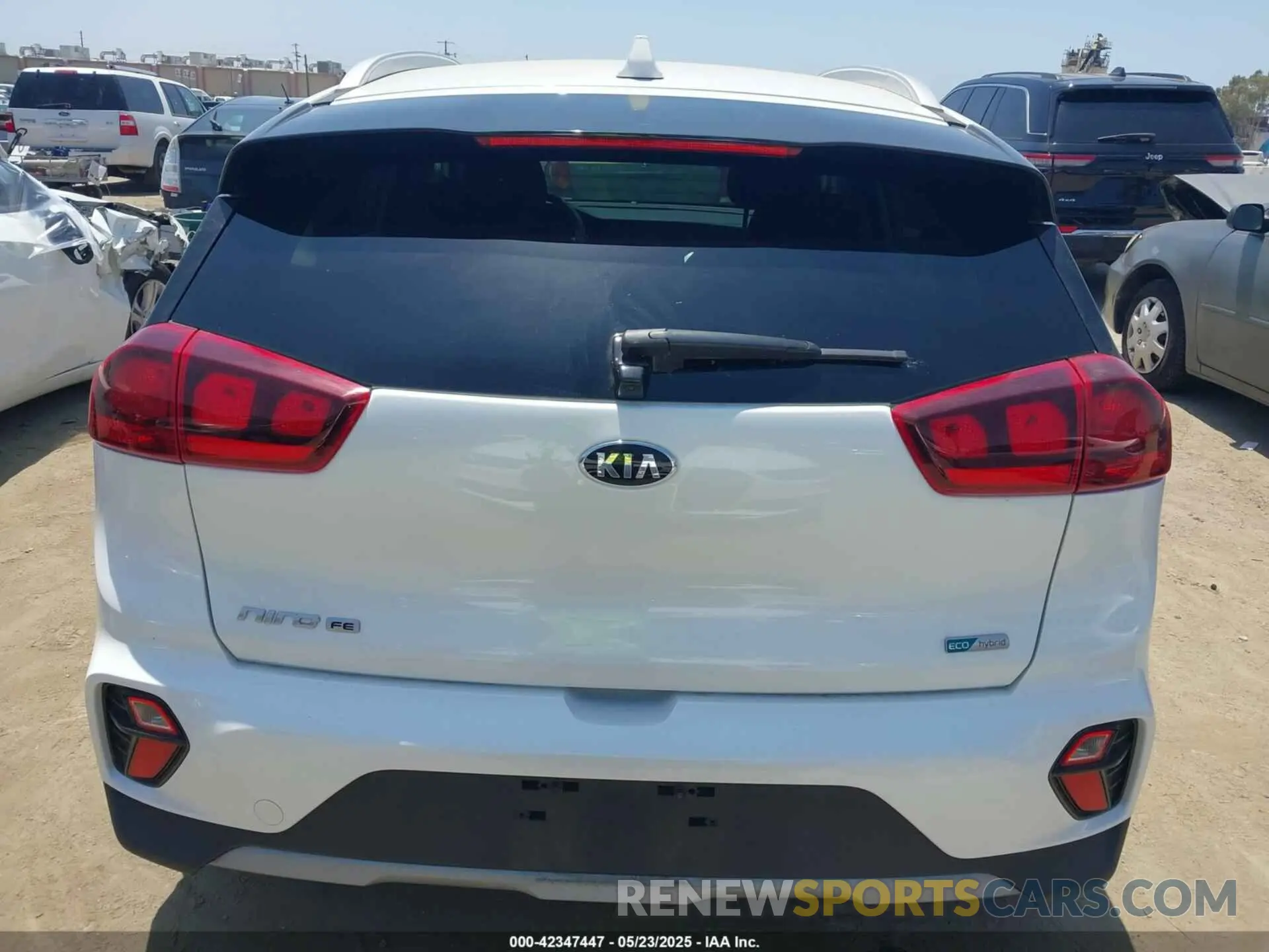 17 Photograph of a damaged car KNDCB3LC7M5465642 KIA NIRO 2021