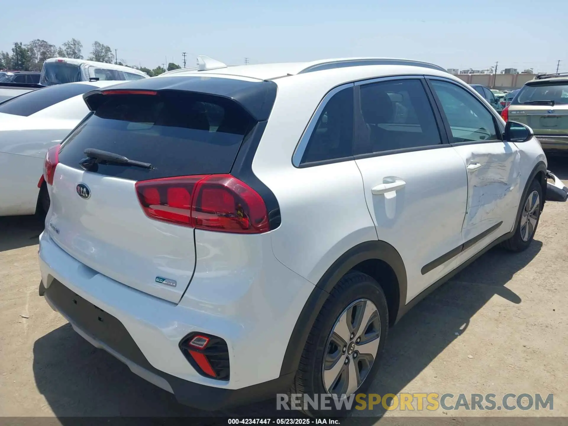 4 Photograph of a damaged car KNDCB3LC7M5465642 KIA NIRO 2021