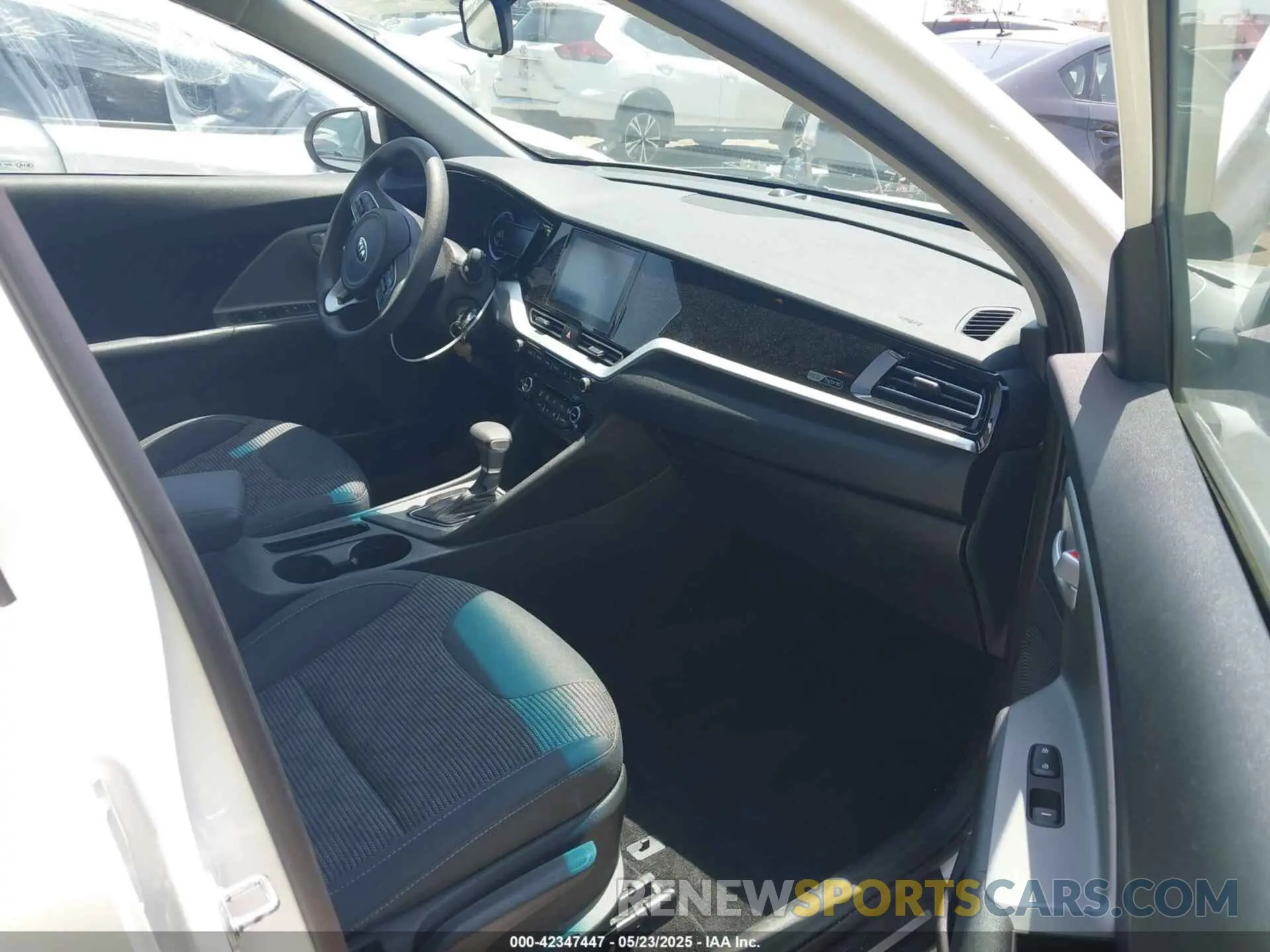 5 Photograph of a damaged car KNDCB3LC7M5465642 KIA NIRO 2021