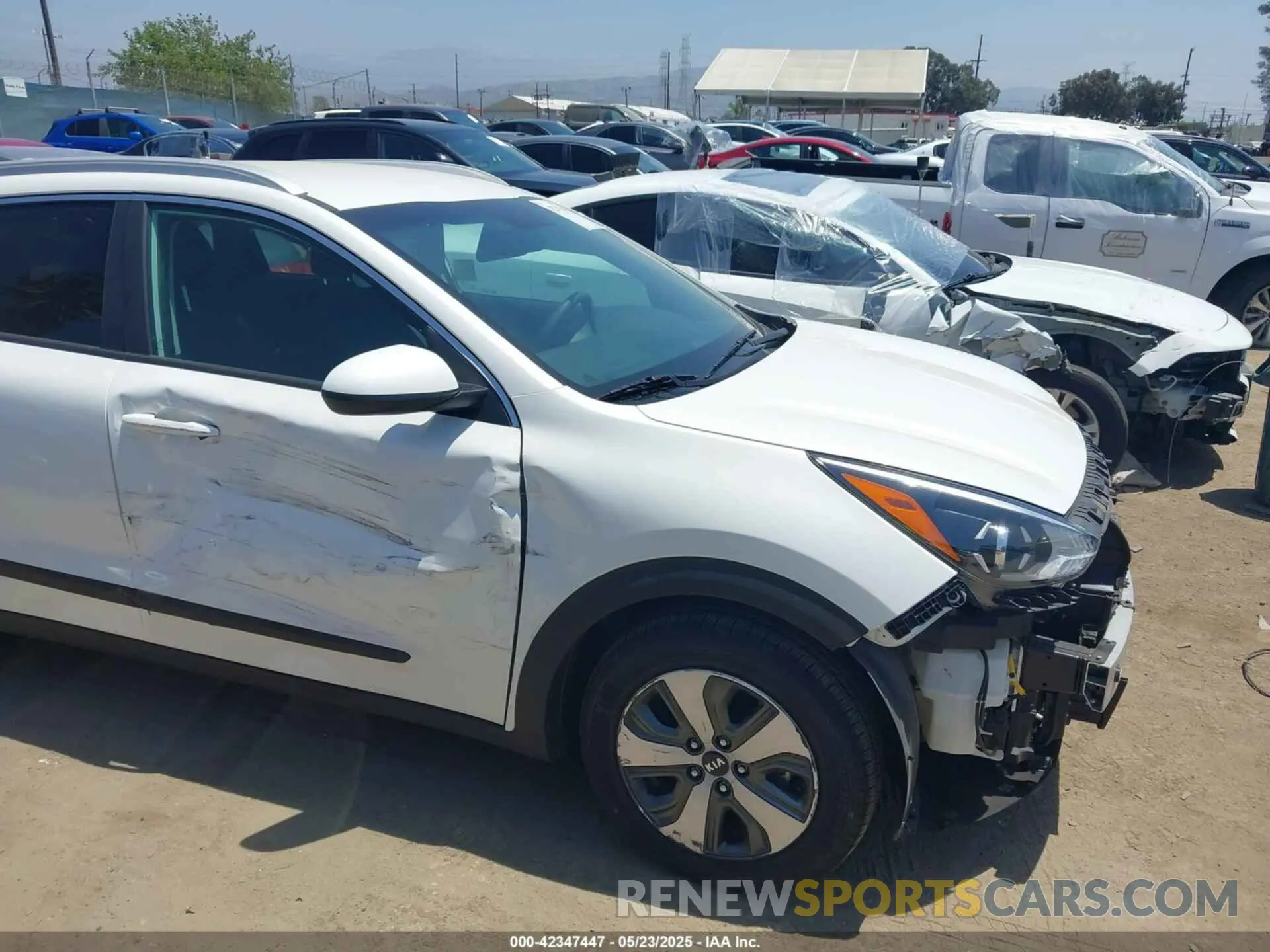 6 Photograph of a damaged car KNDCB3LC7M5465642 KIA NIRO 2021