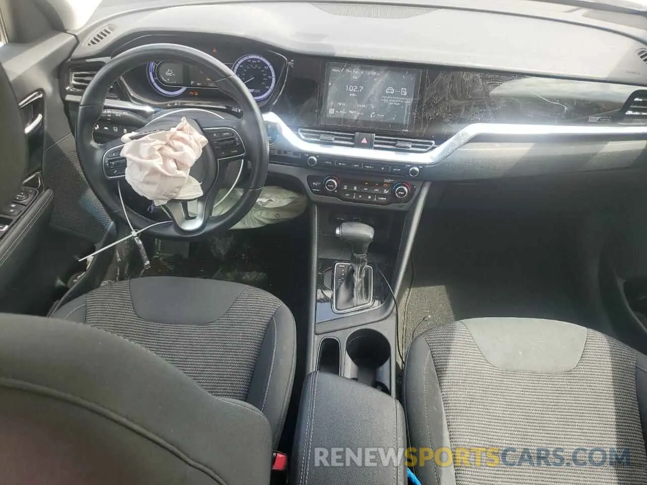 8 Photograph of a damaged car KNDCB3LC7M5469142 KIA NIRO 2021