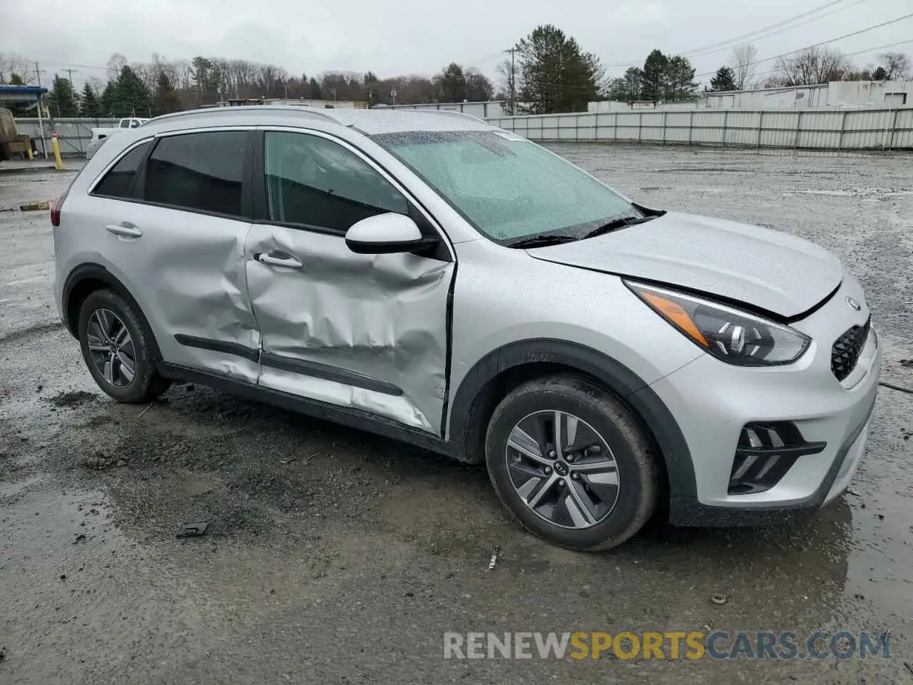 4 Photograph of a damaged car KNDCB3LC7M5471375 KIA NIRO 2021