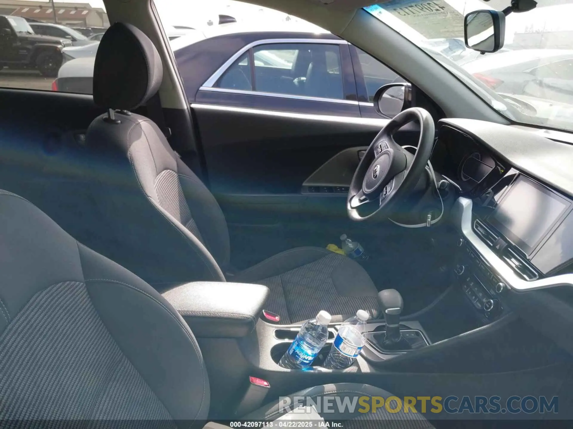 5 Photograph of a damaged car KNDCB3LC9M5475783 KIA NIRO 2021